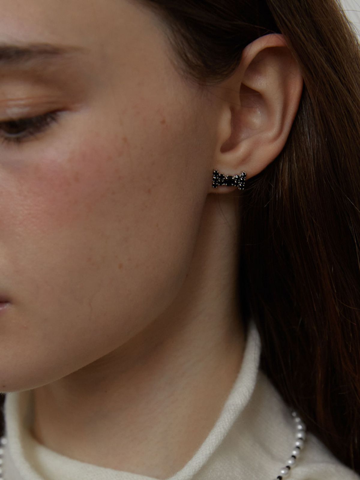 러브미몬스터(LOVE ME MONSTER) Minimal Cubic Ribbon Earrings (L244MER040)