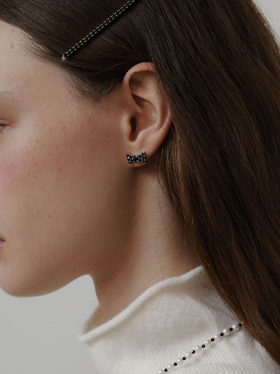 MUSINSA | LOVE ME MONSTER Minimal Cubic Ribbon Earrings