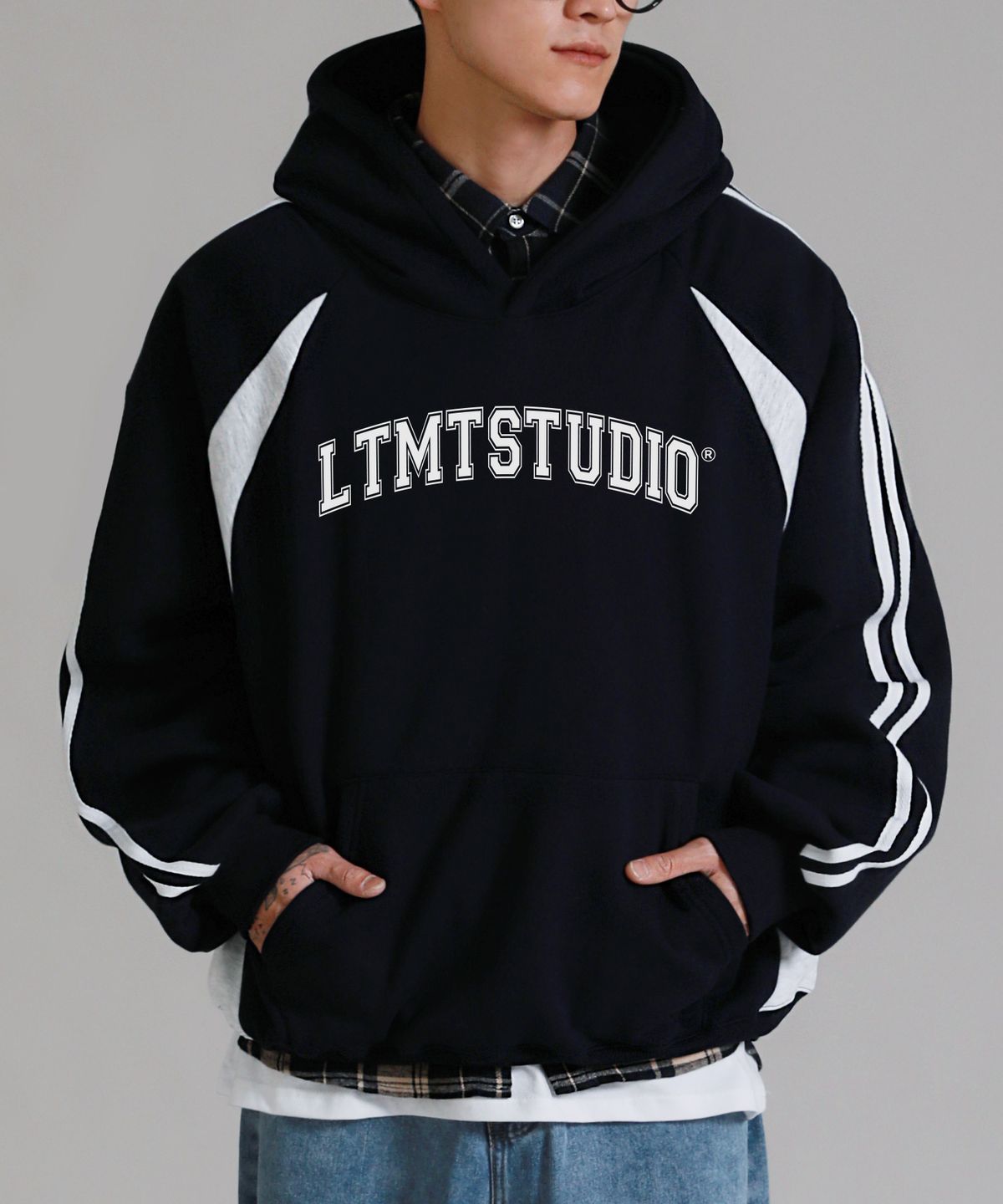 라이크더모스트(LIKE THE MOST) LTMTSTUDIO 트랙 레글런 오버 후디_네이비