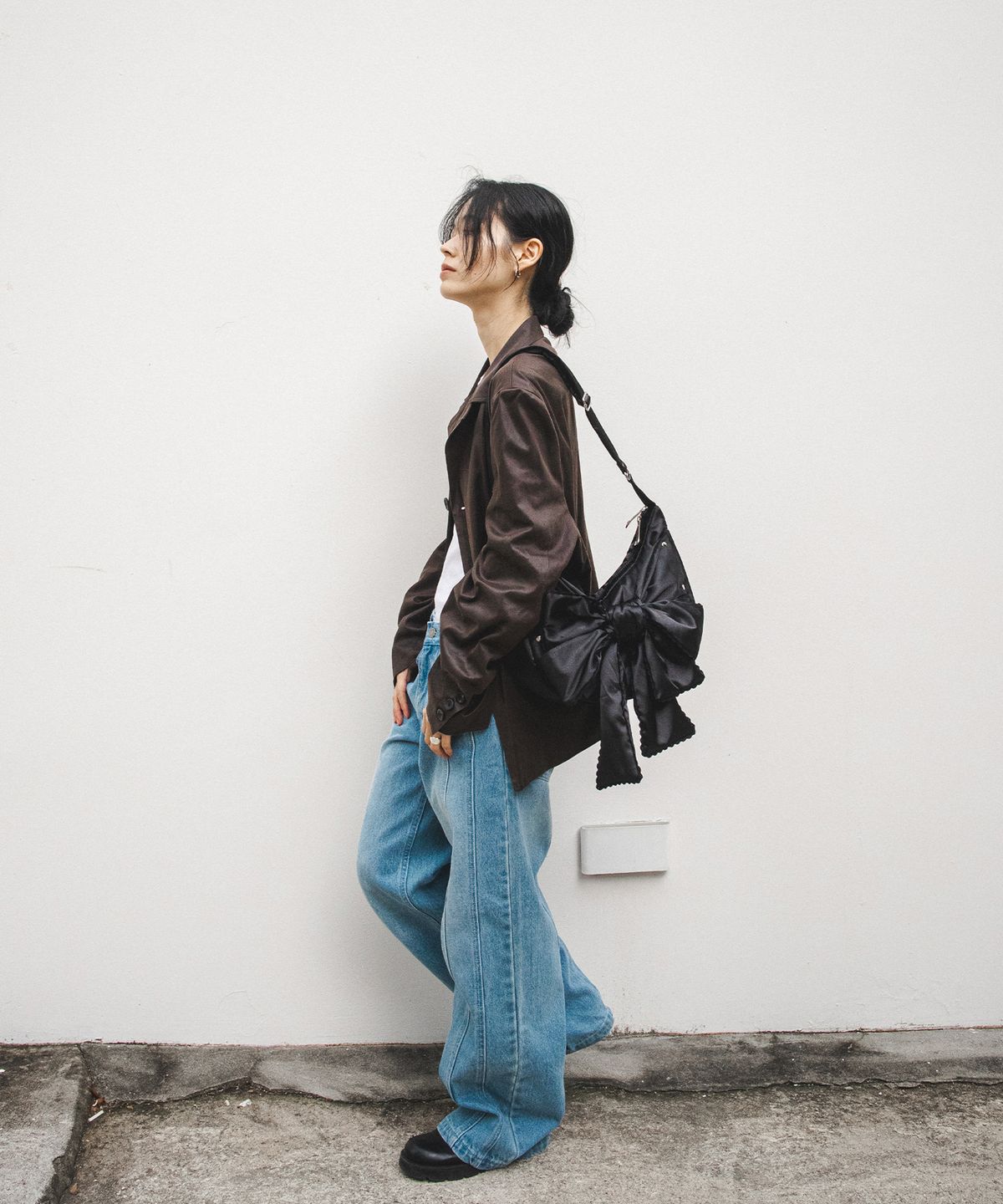 이우가마카라스(IUGAMAKARAS) Laced Ribbon Shoulder Bag (Black)