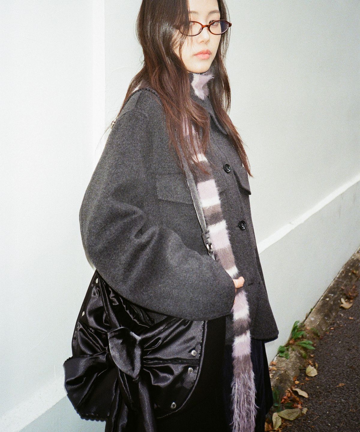 이우가마카라스(IUGAMAKARAS) Laced Ribbon Shoulder Bag (Black)
