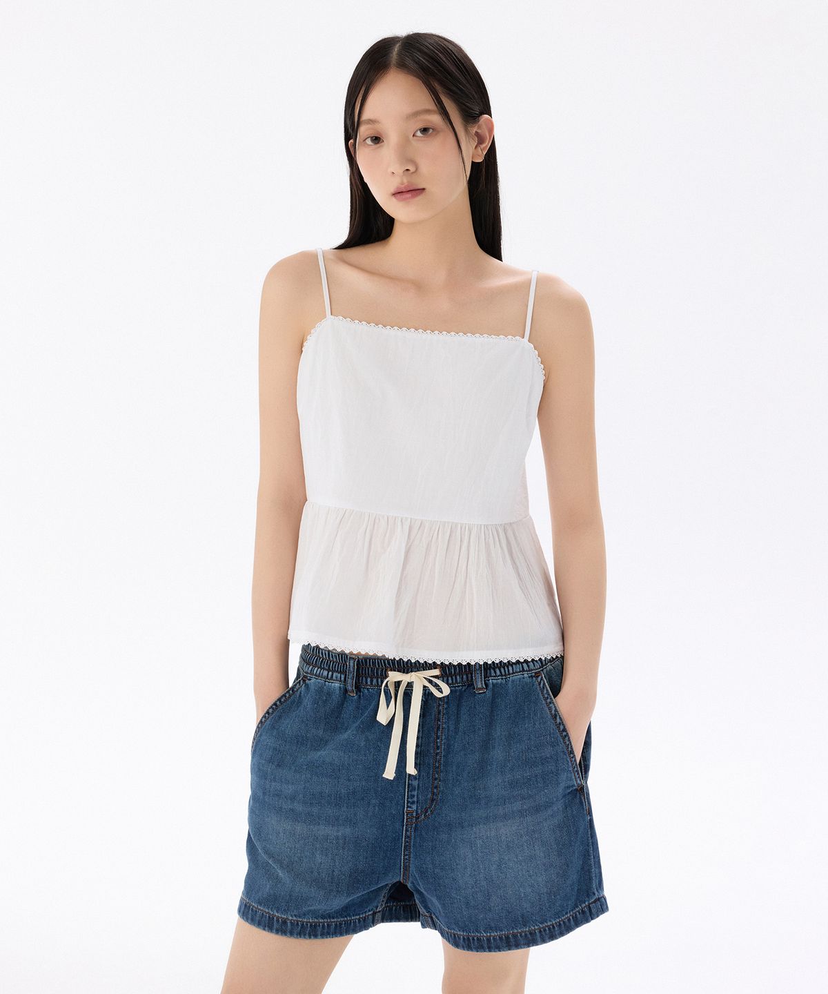 무신사 스탠다드 우먼(MUSINSA STANDARD WOMAN) 우먼즈 레이스 트림 슬리브리스 페플럼 탑 [화이트]