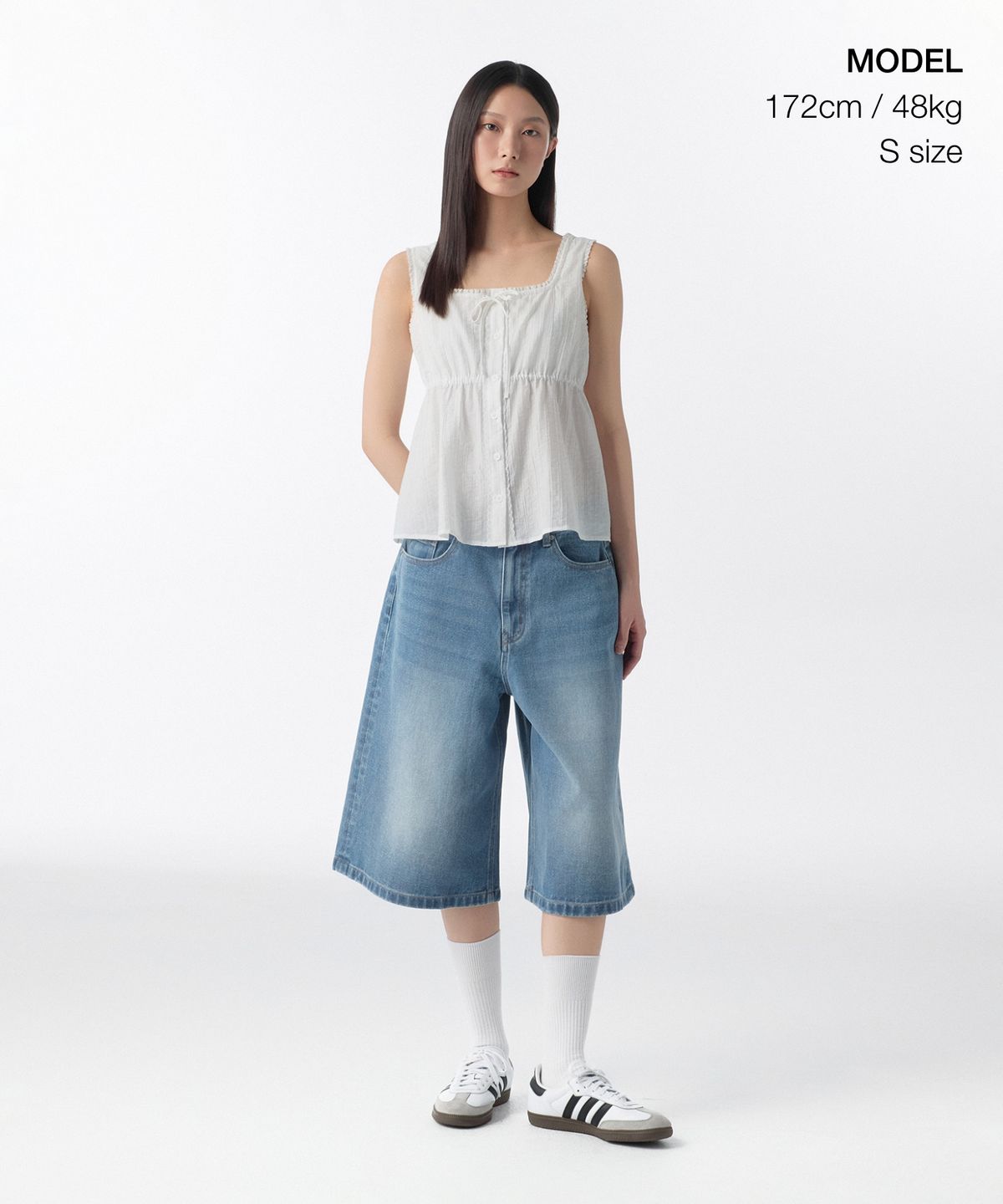 무신사 스탠다드 우먼(MUSINSA STANDARD WOMAN) 우먼즈 버티컬 텍스처드 버튼 슬리브리스 탑 [화이트]
