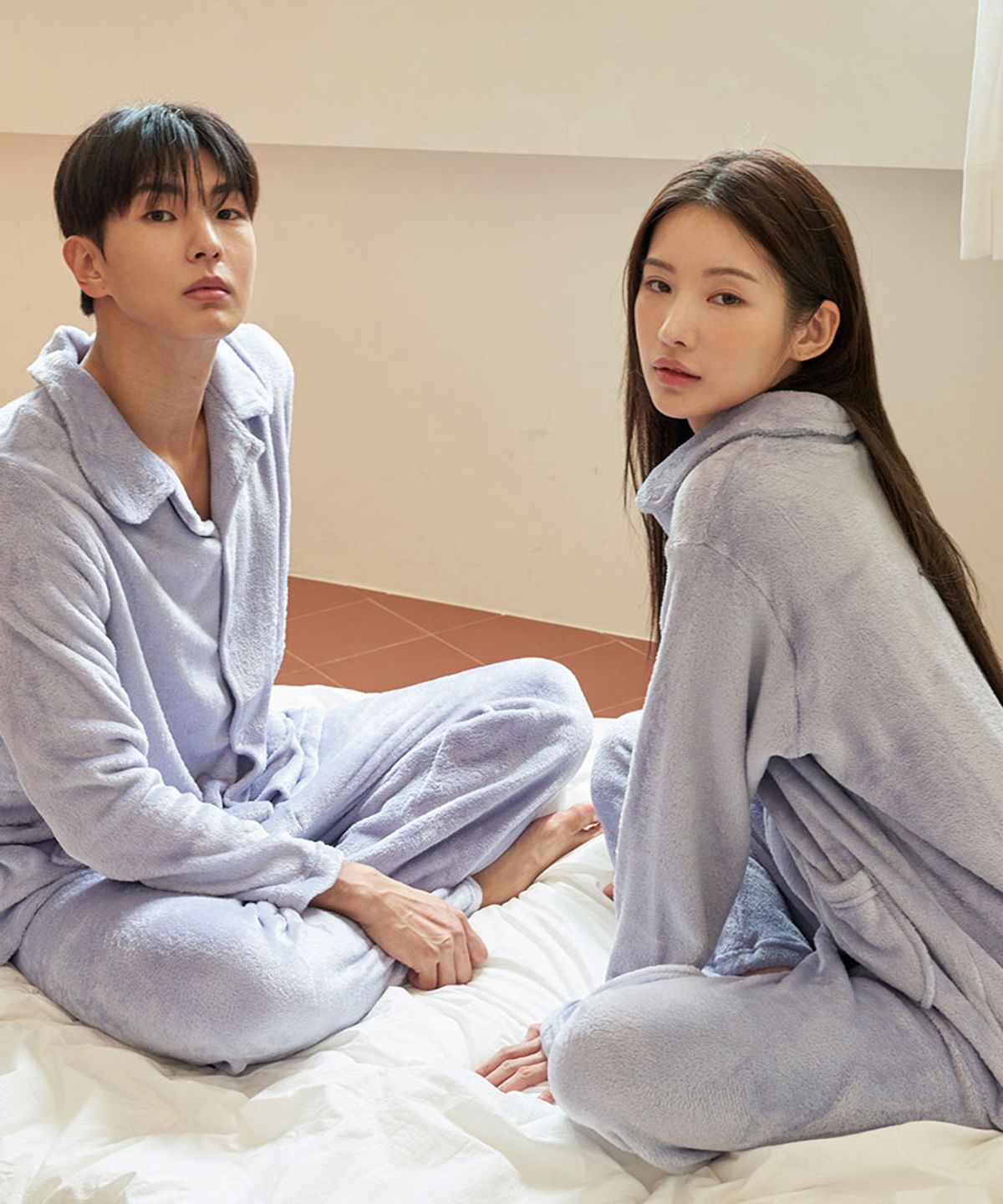 도씨(DOSSY) [2PACK] 플러피 솔리드 윈터 긴팔 카라 커플 잠옷세트