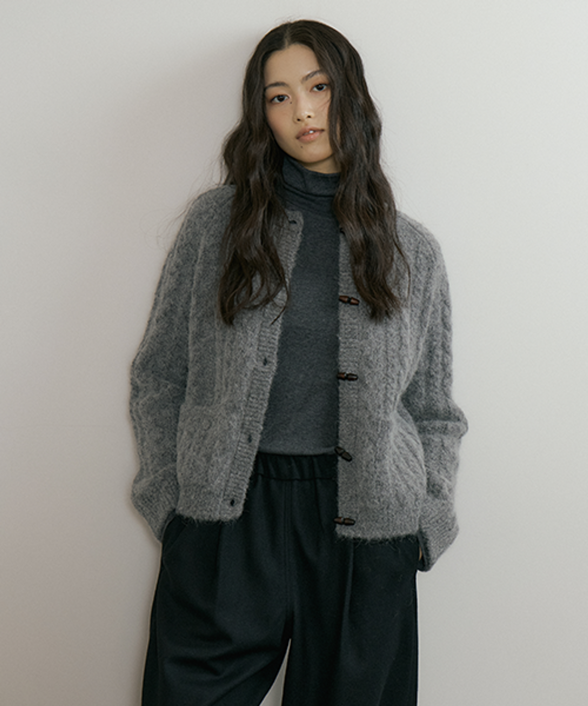 링서울(LINGSEOUL) alpaca kint toggle cardigan-charcoal