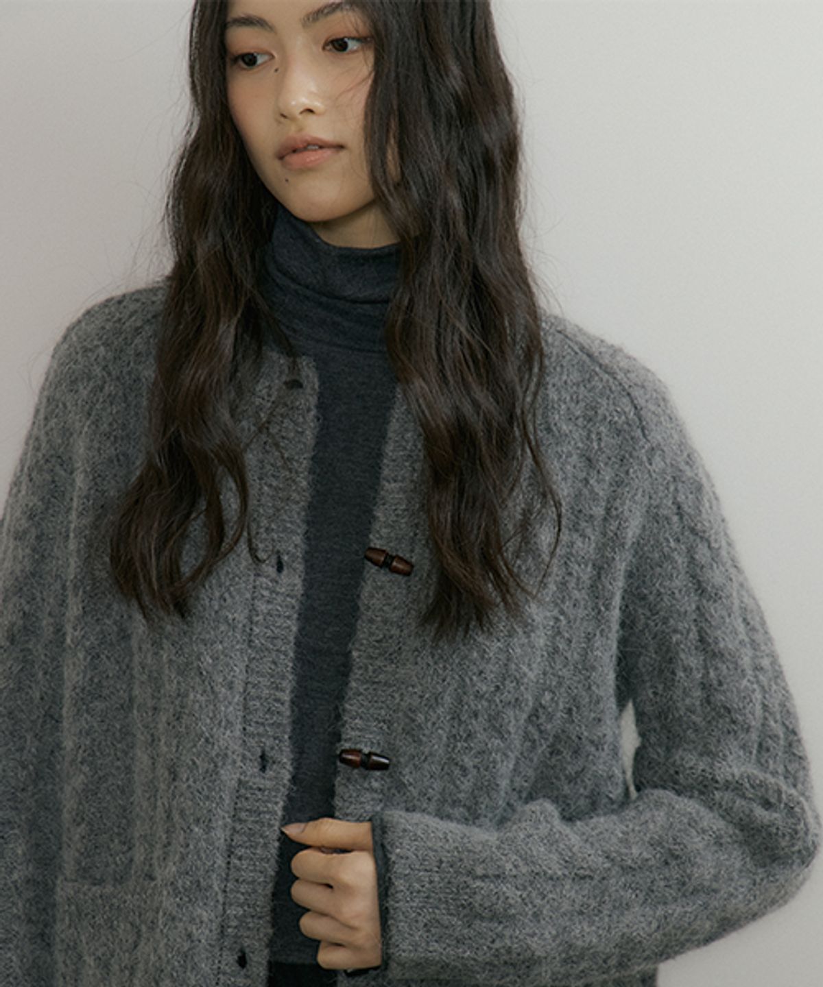 링서울(LINGSEOUL) alpaca kint toggle cardigan-charcoal