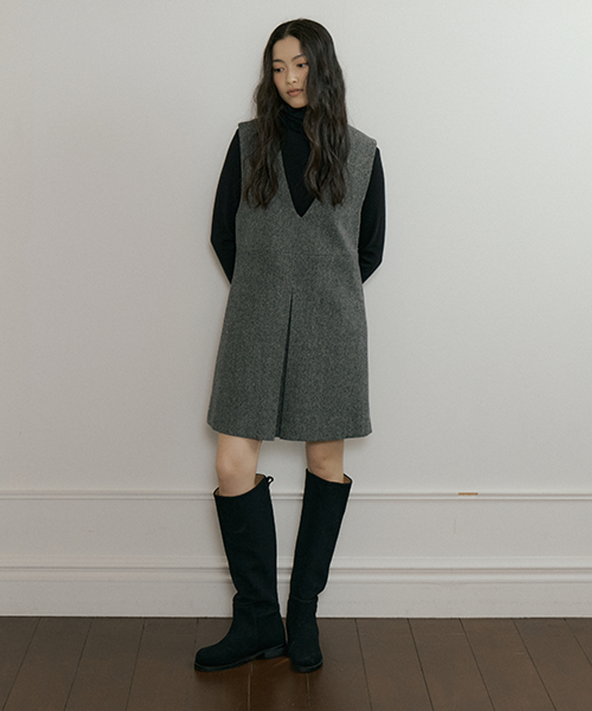 링서울(LINGSEOUL) v-neck sleeveless dress-charcoal