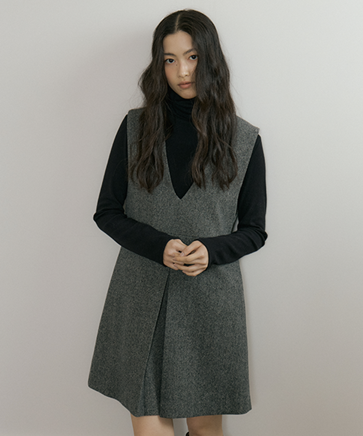 링서울(LINGSEOUL) v-neck sleeveless dress-charcoal