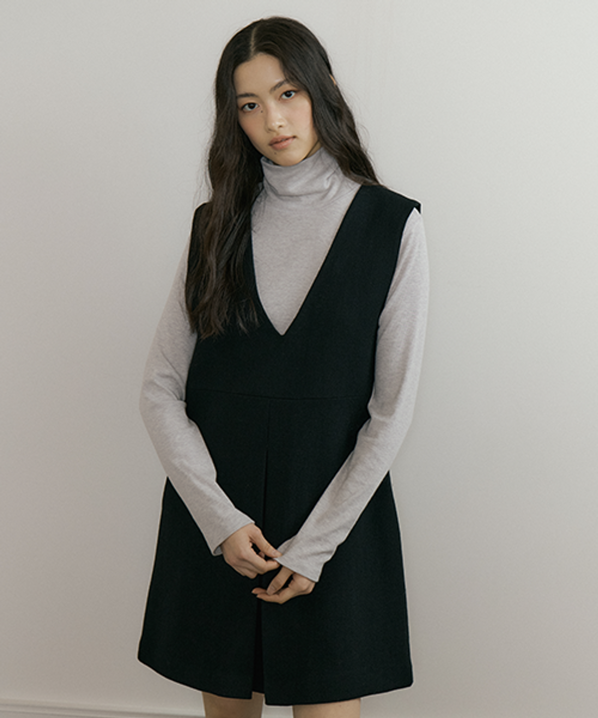 링서울(LINGSEOUL) v-neck sleeveless dress-black