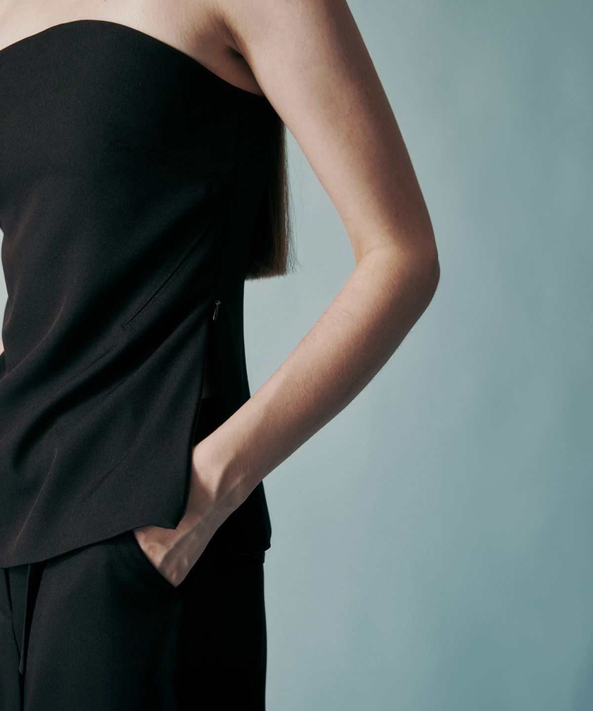 리이(RE RHEE) STRAPLESS TUBE TOP BLACK