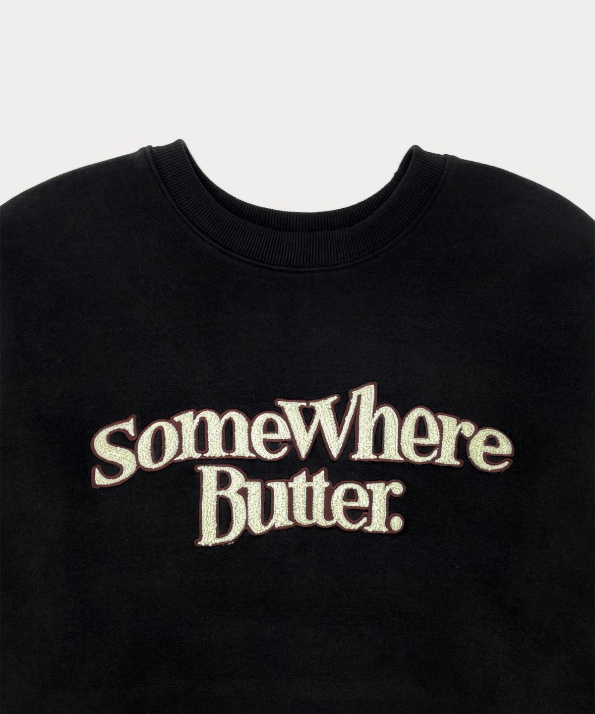 썸웨어버터(SOMEWHEREBUTTER) Boucle Wave Logo Sweatshirt - Black