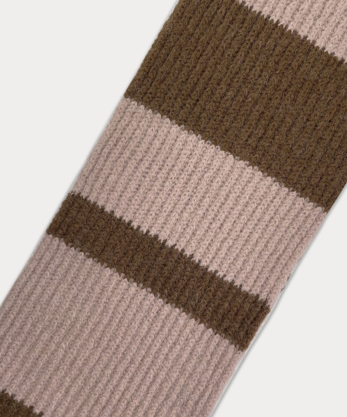 썸웨어버터(SOMEWHEREBUTTER) Letter Stripe Muffler - 3Color