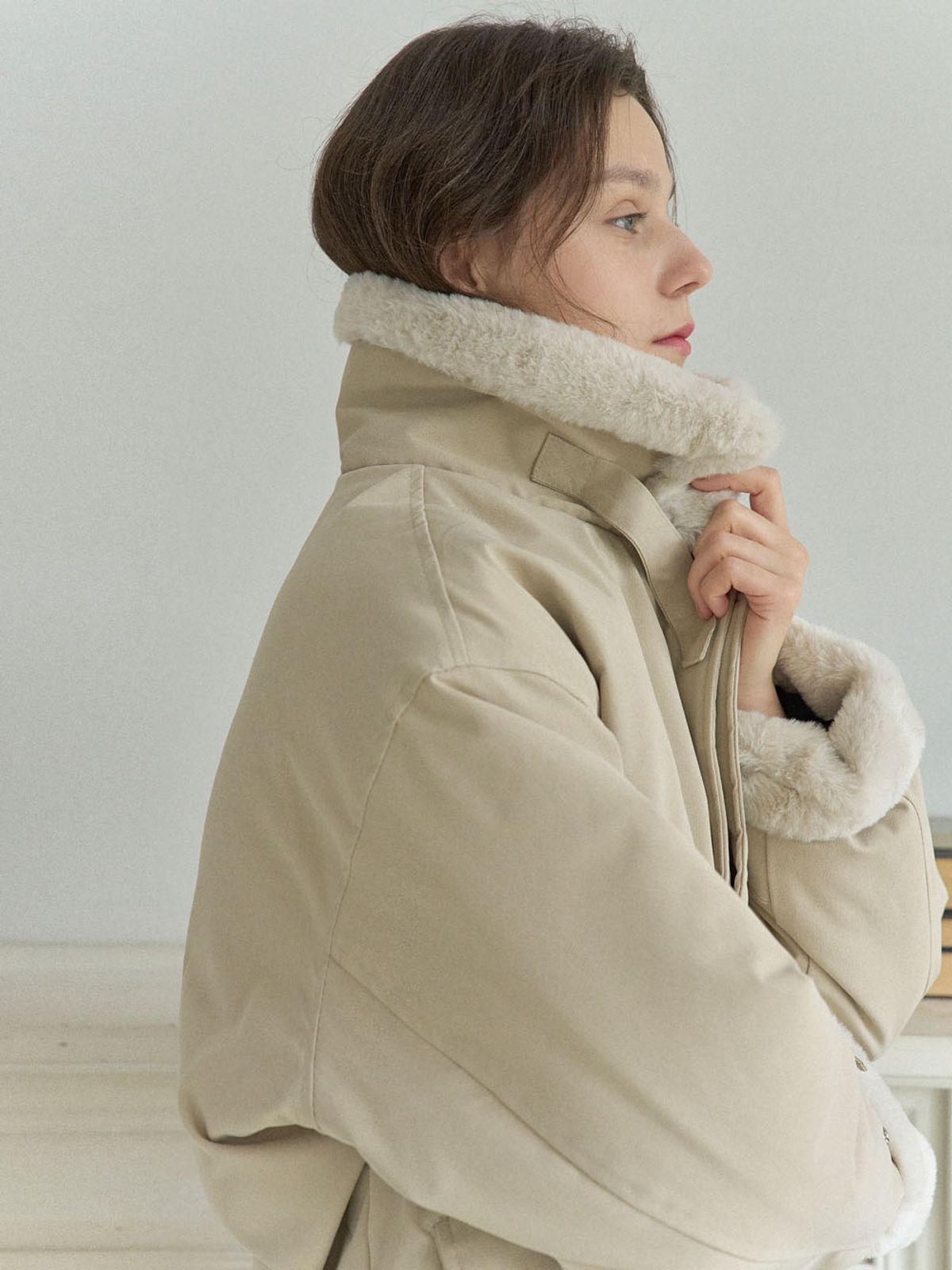 아방(AVANT-G) Modern Fur Short Padding Jumper - BEIGE