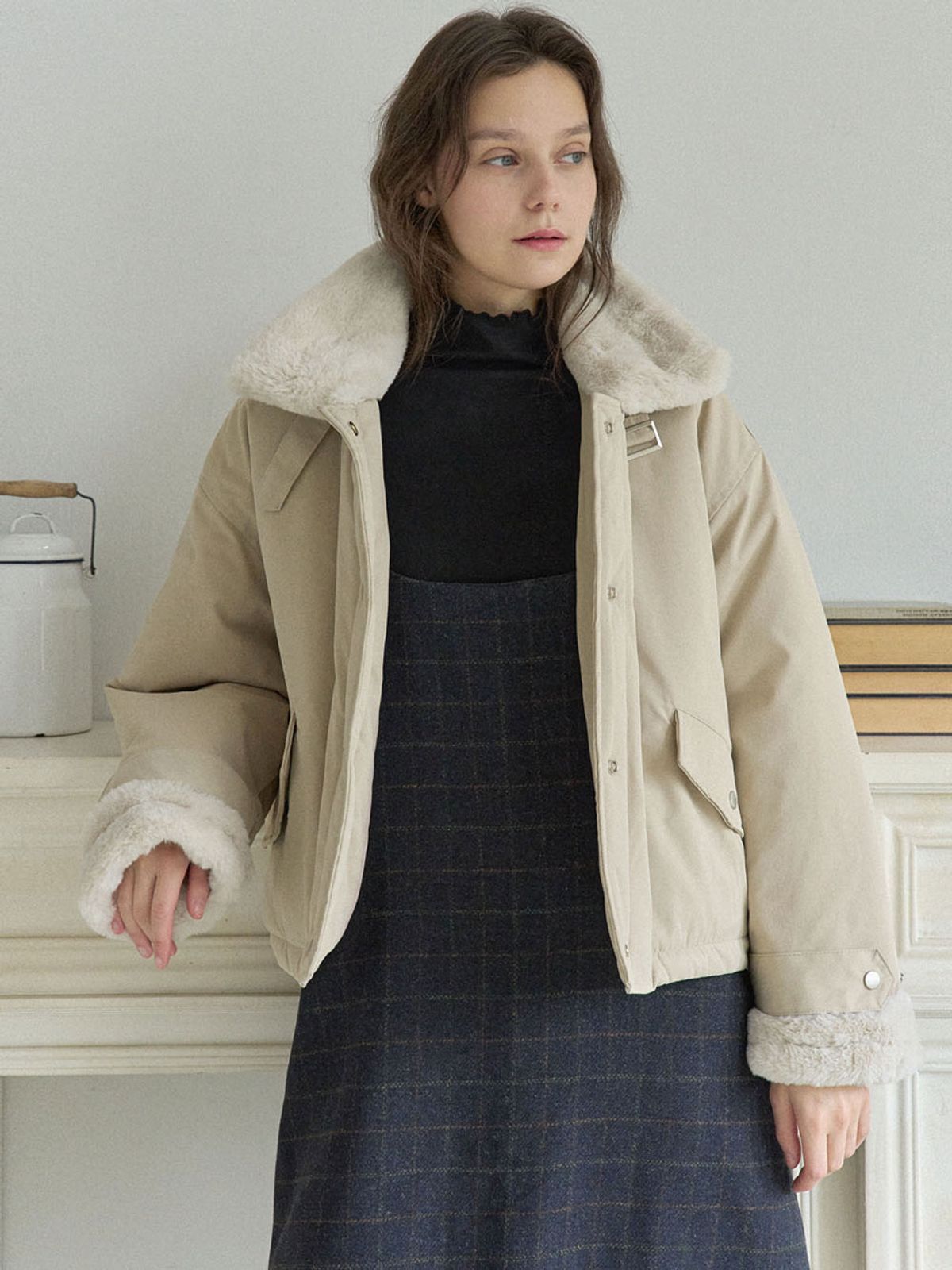 아방(AVANT-G) Modern Fur Short Padding Jumper - BEIGE