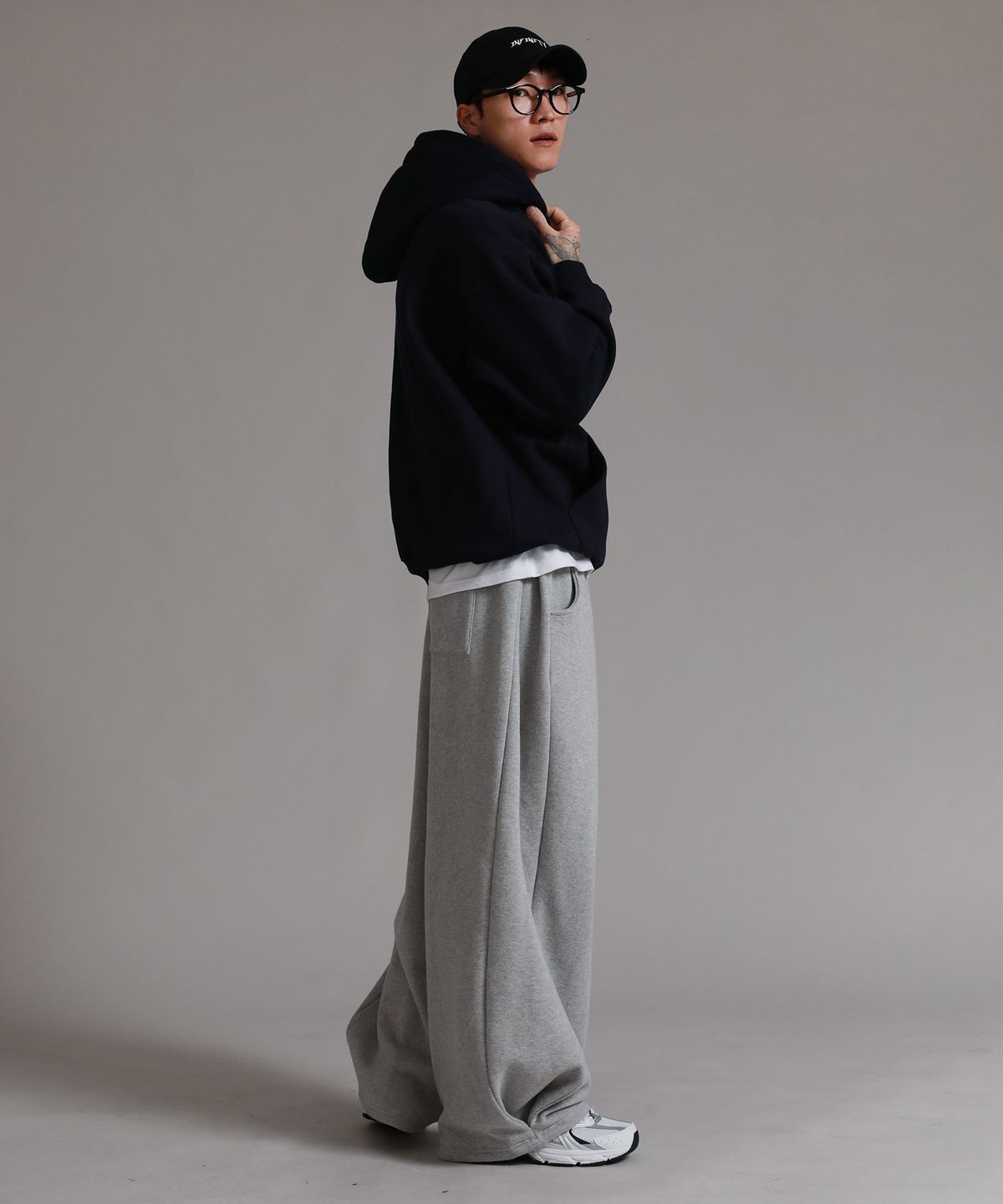 라이크더모스트(LIKE THE MOST) 투 턱 롱사이드 오버 팬츠_그레이