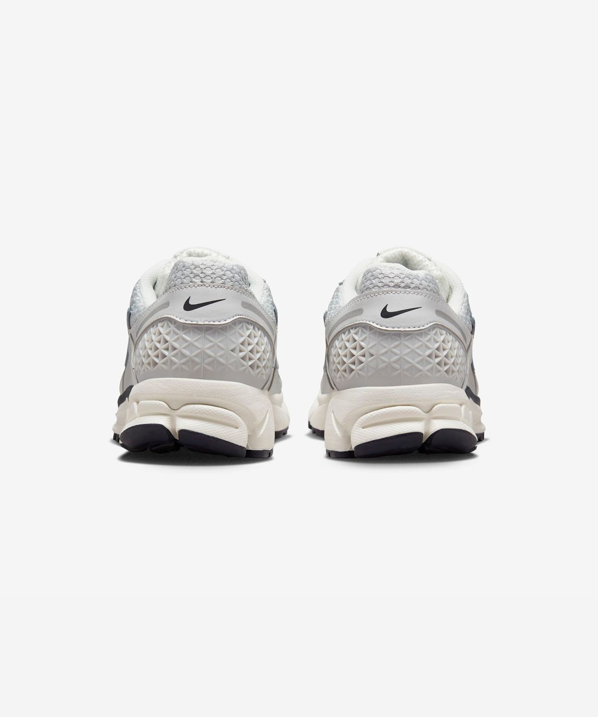 나이키(NIKE) 줌 보메로 5 W - 포톤 더스트:그리드아이언:세일:크롬 / FD0884-025