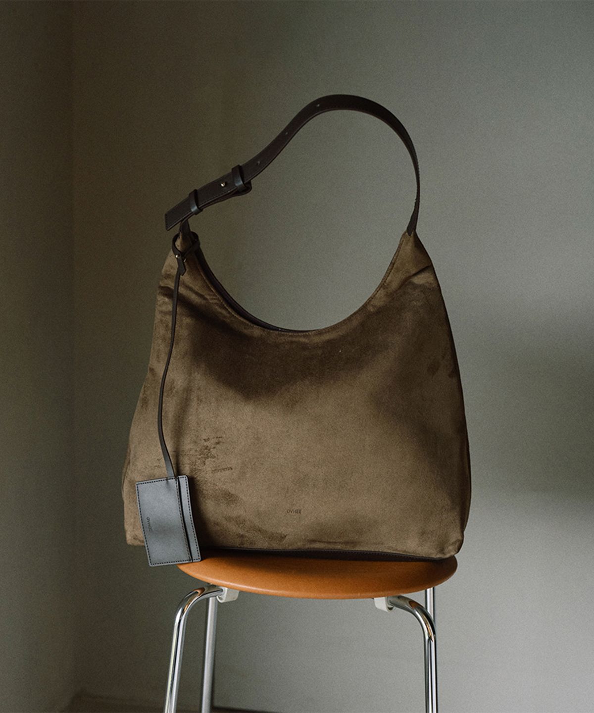 오브히(OVHEE) 플럼 스웨이드 호보백  Flume Suede Hobo Bag (3 colors)