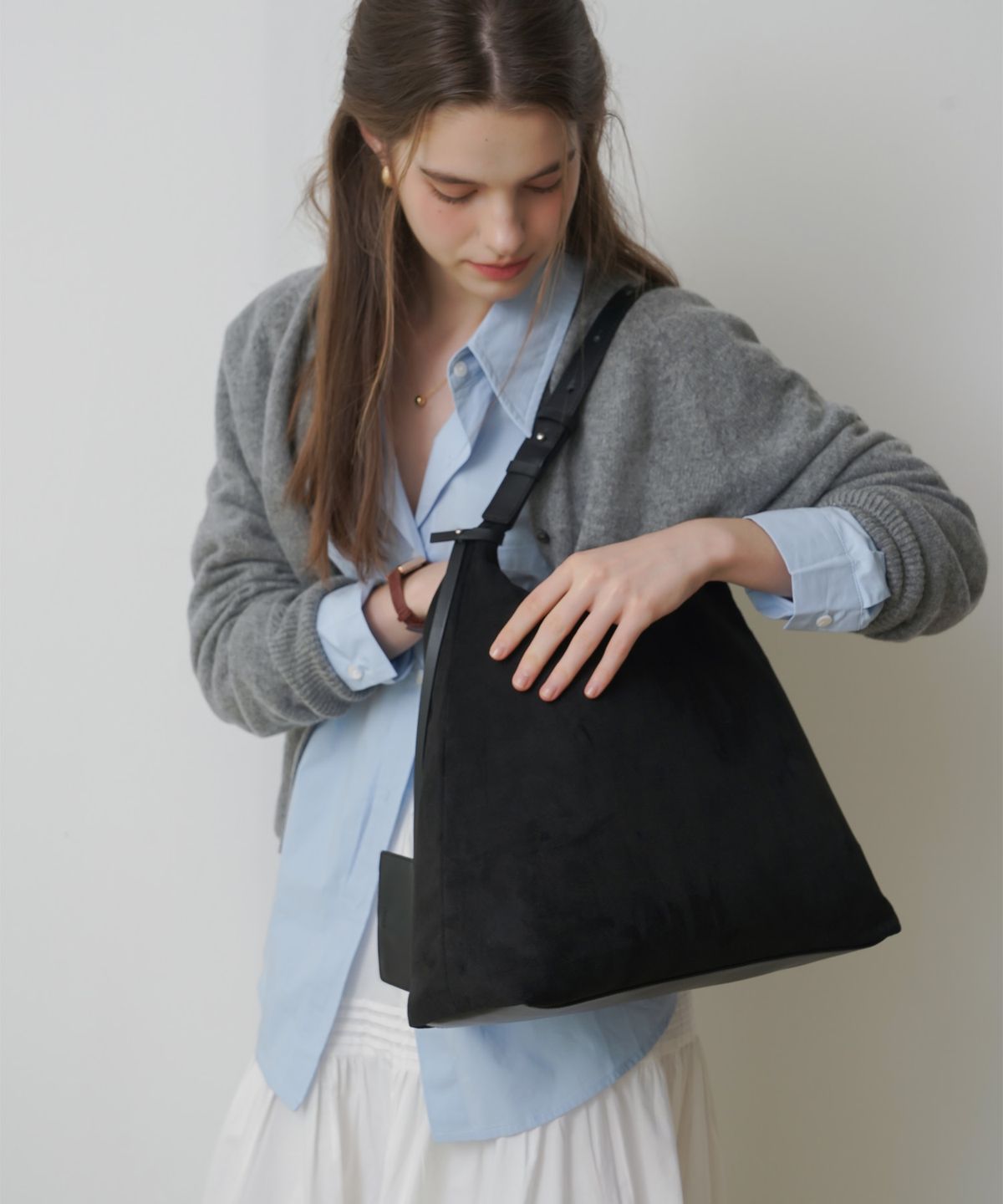오브히(OVHEE) 플럼 스웨이드 호보백  Flume Suede Hobo Bag (3 colors)