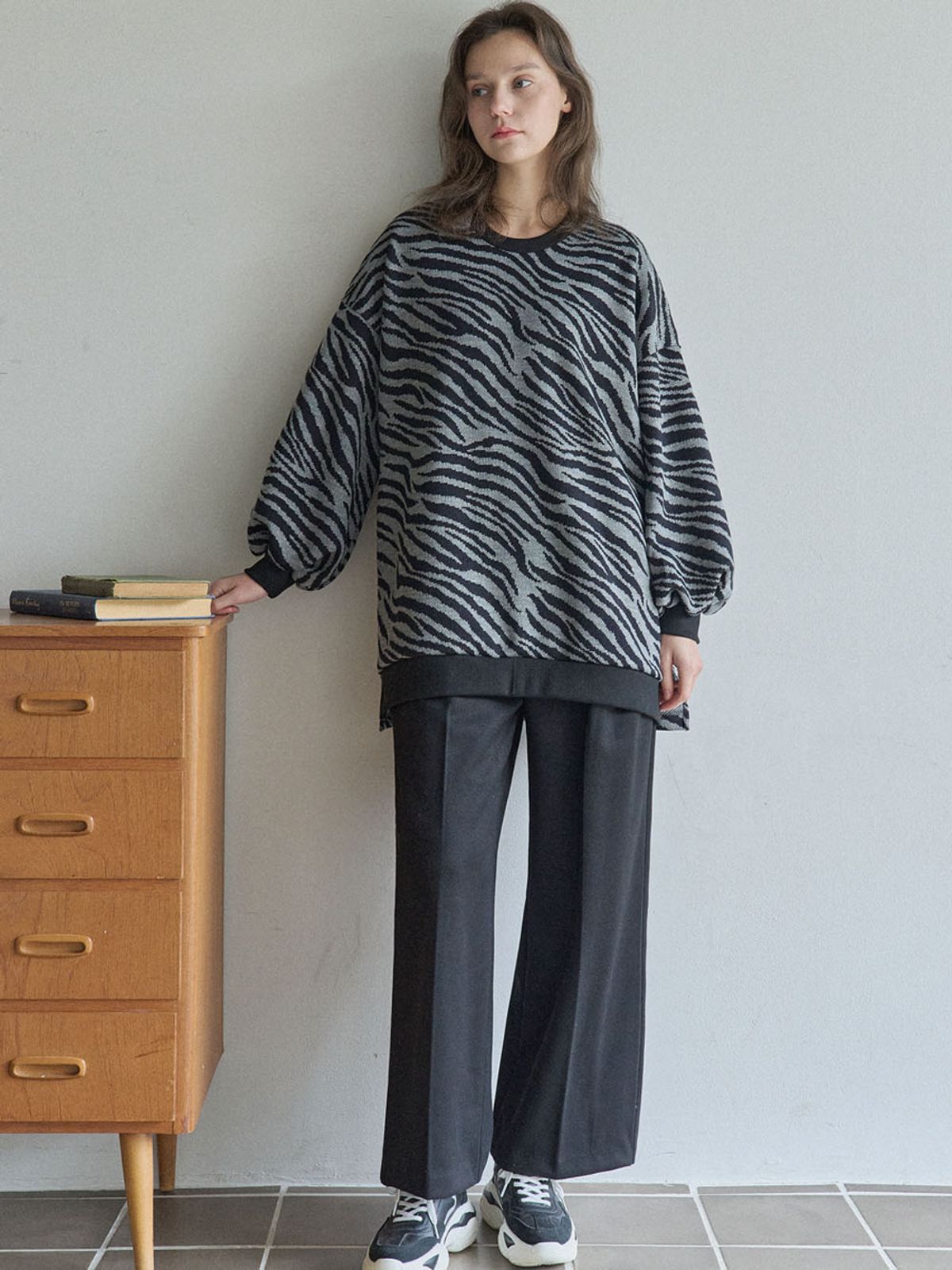 아방(AVANT-G) Zebra Oversize Knit - GREY