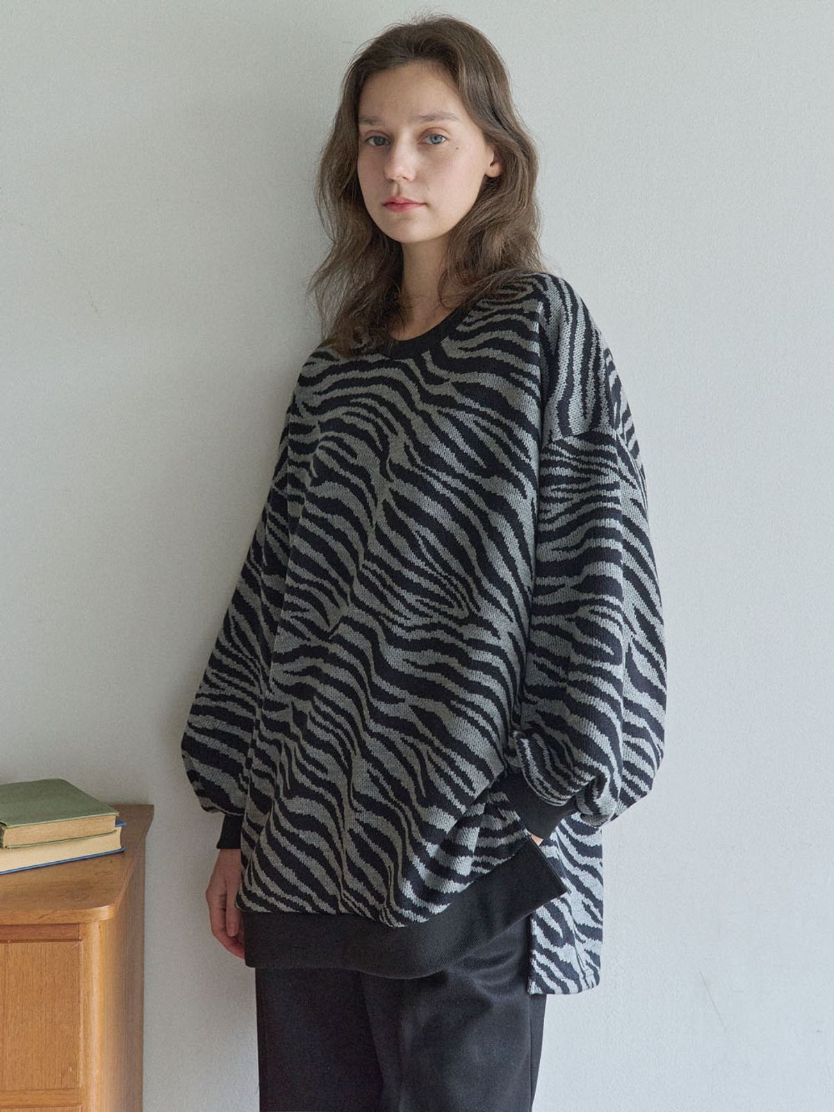 아방(AVANT-G) Zebra Oversize Knit - GREY