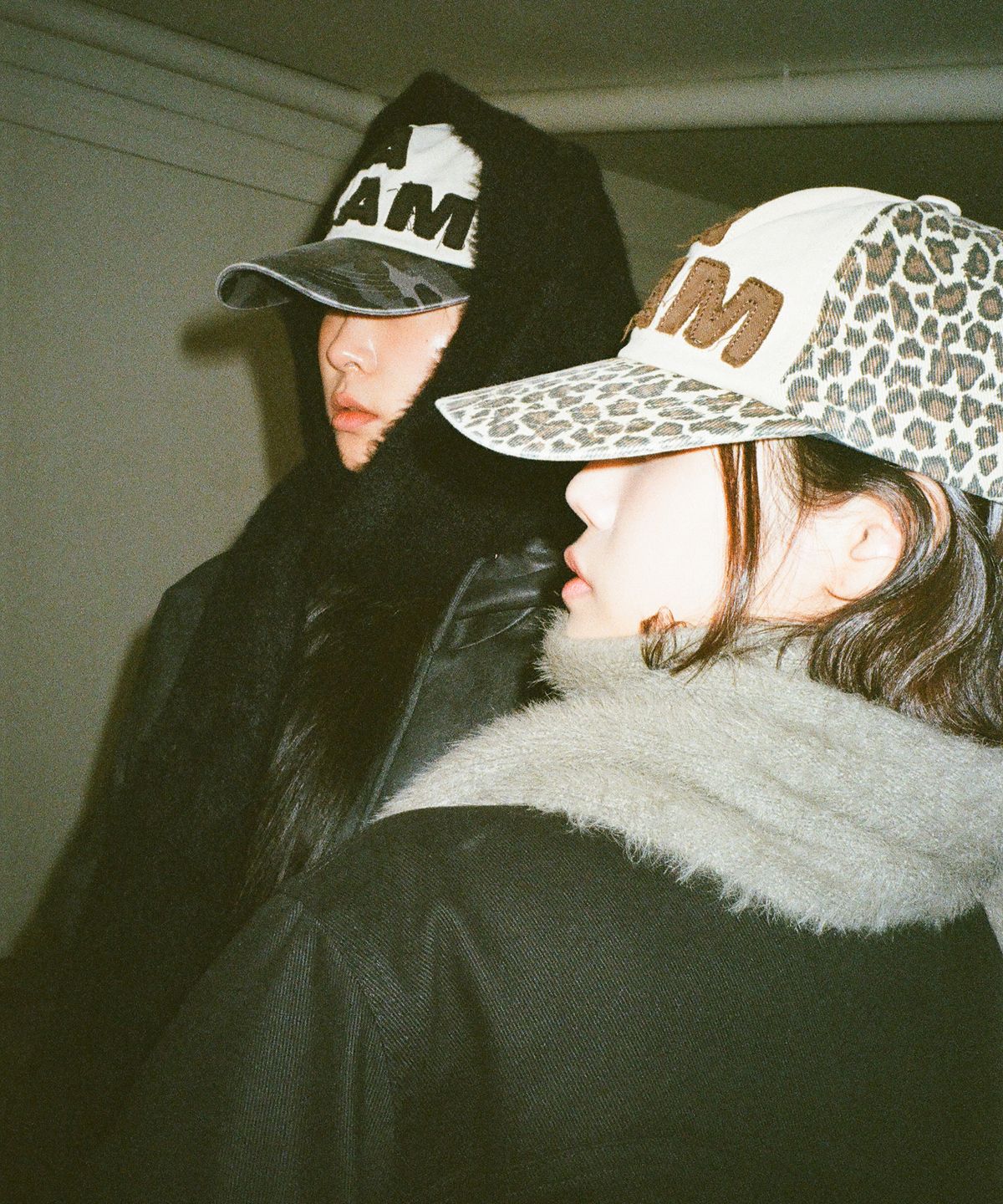 아캄(AAKAM) Wide Furry Muffler (Black)