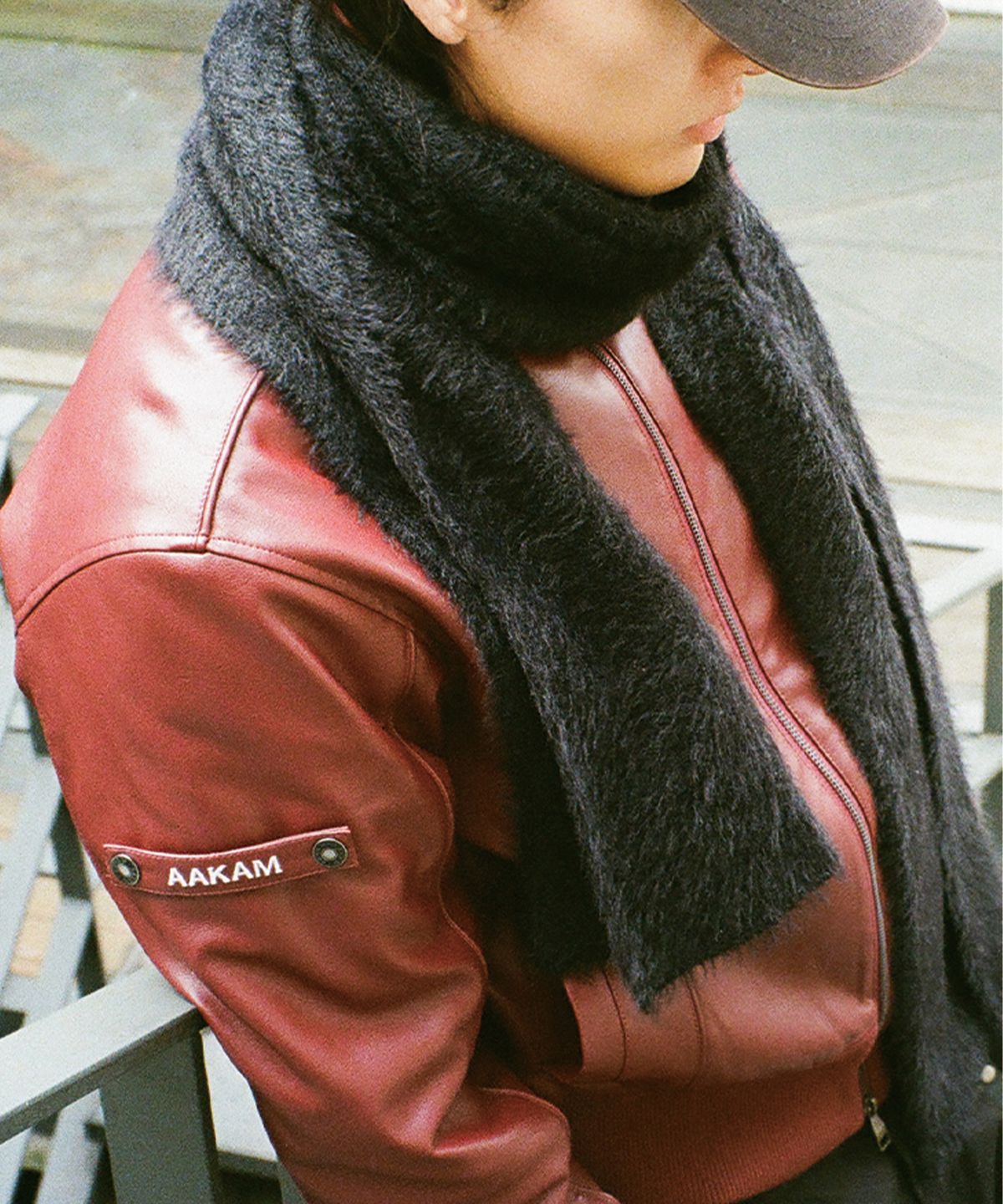 아캄(AAKAM) Wide Furry Muffler (Black)