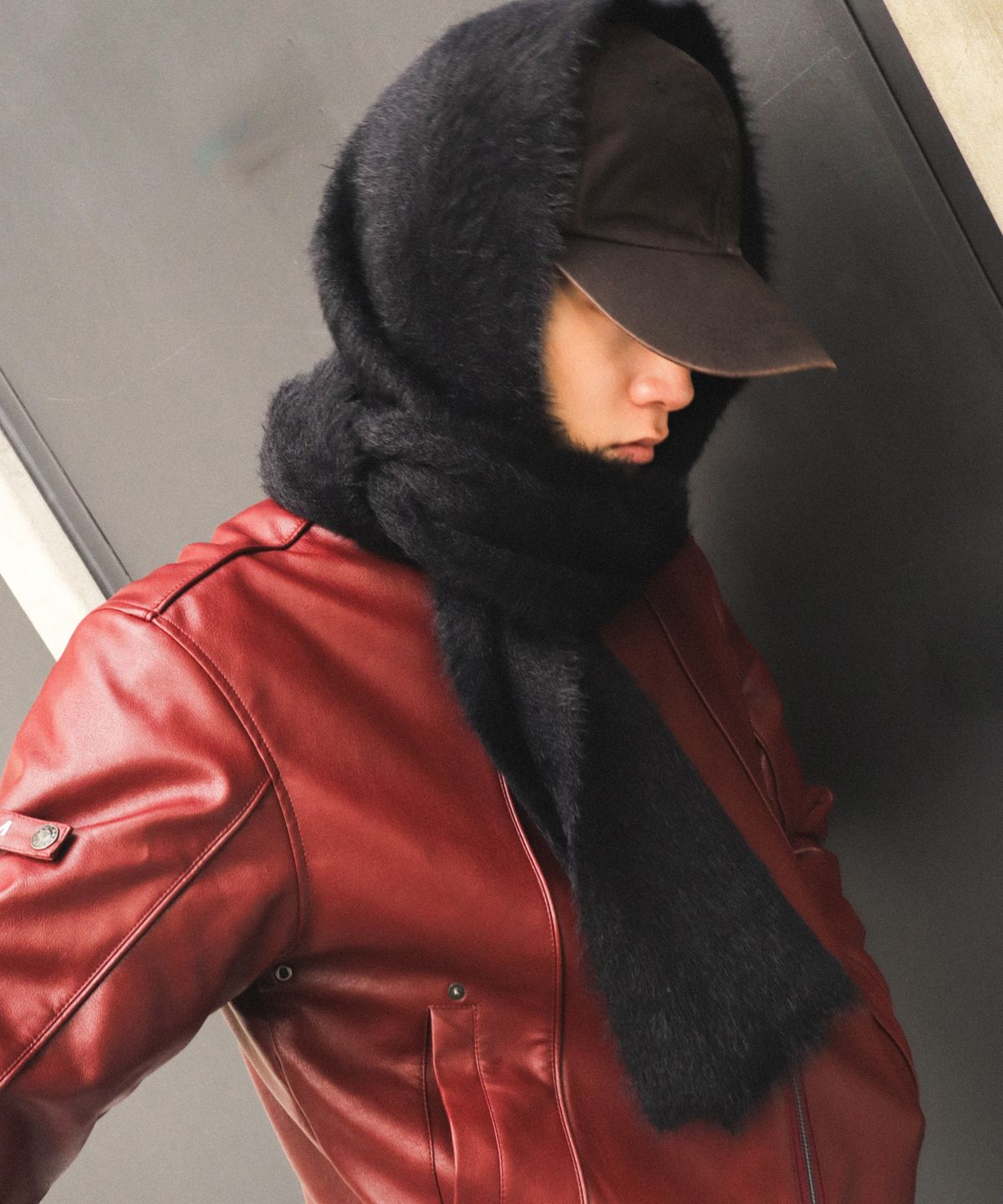 아캄(AAKAM) Wide Furry Muffler (Black)