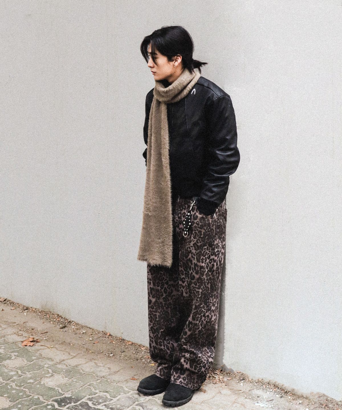 아캄(AAKAM) Wide Furry Muffler (Beige)