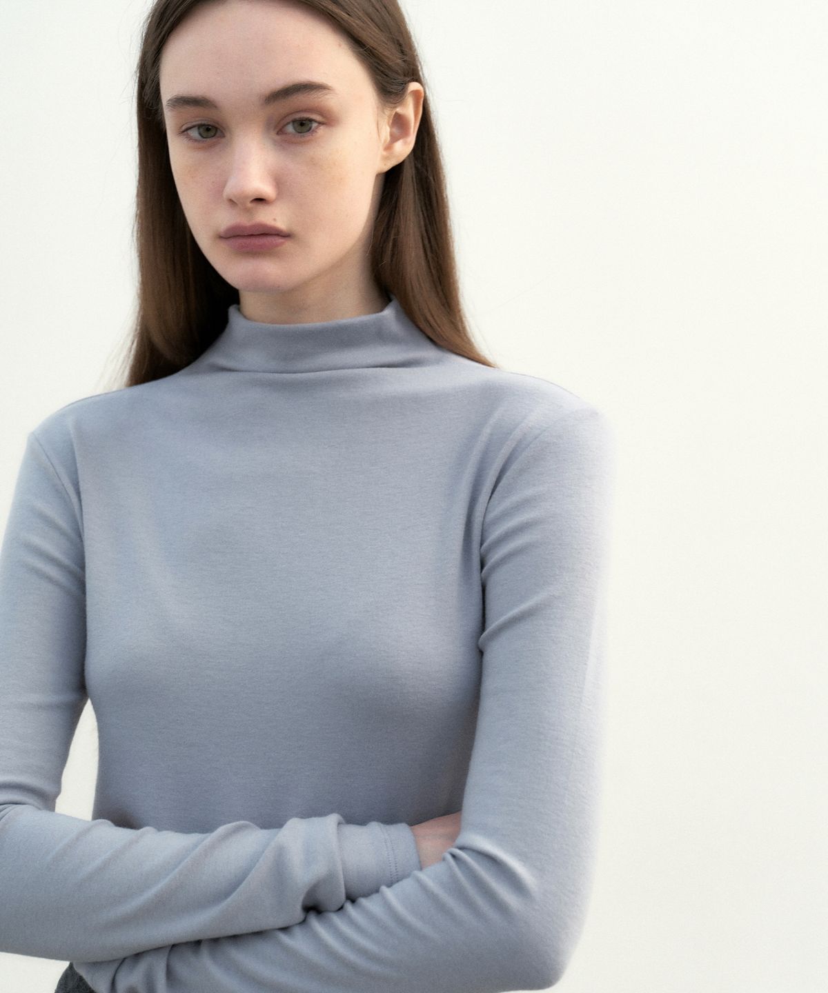 닉앤니콜(NICK&NICOLE) [ESSENTIAL] HIGH NECK SLIM TOP_SORA