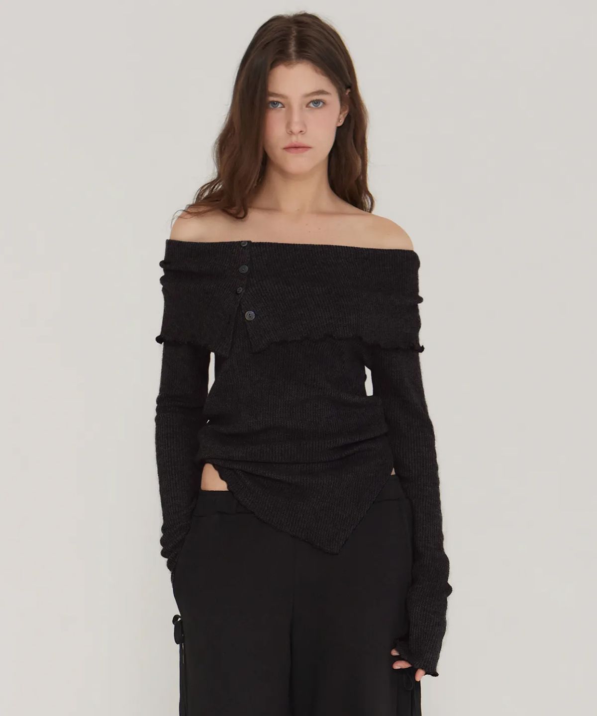 디어스토커(DEARSTALKER) KATE BUTTON OFF-SHOULDER T - 3 COLOR