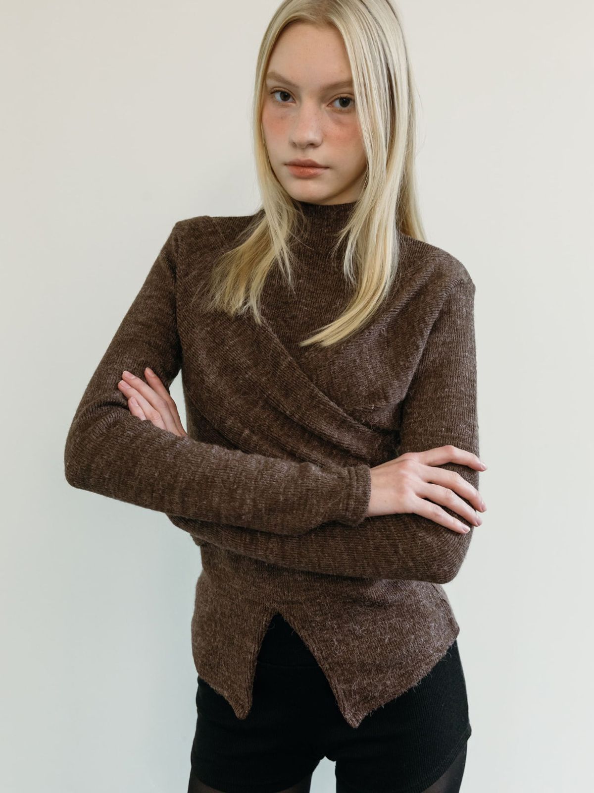 모이페어(MOIFAIRE) LAYERED WRAP T-SHIRT / BROWN