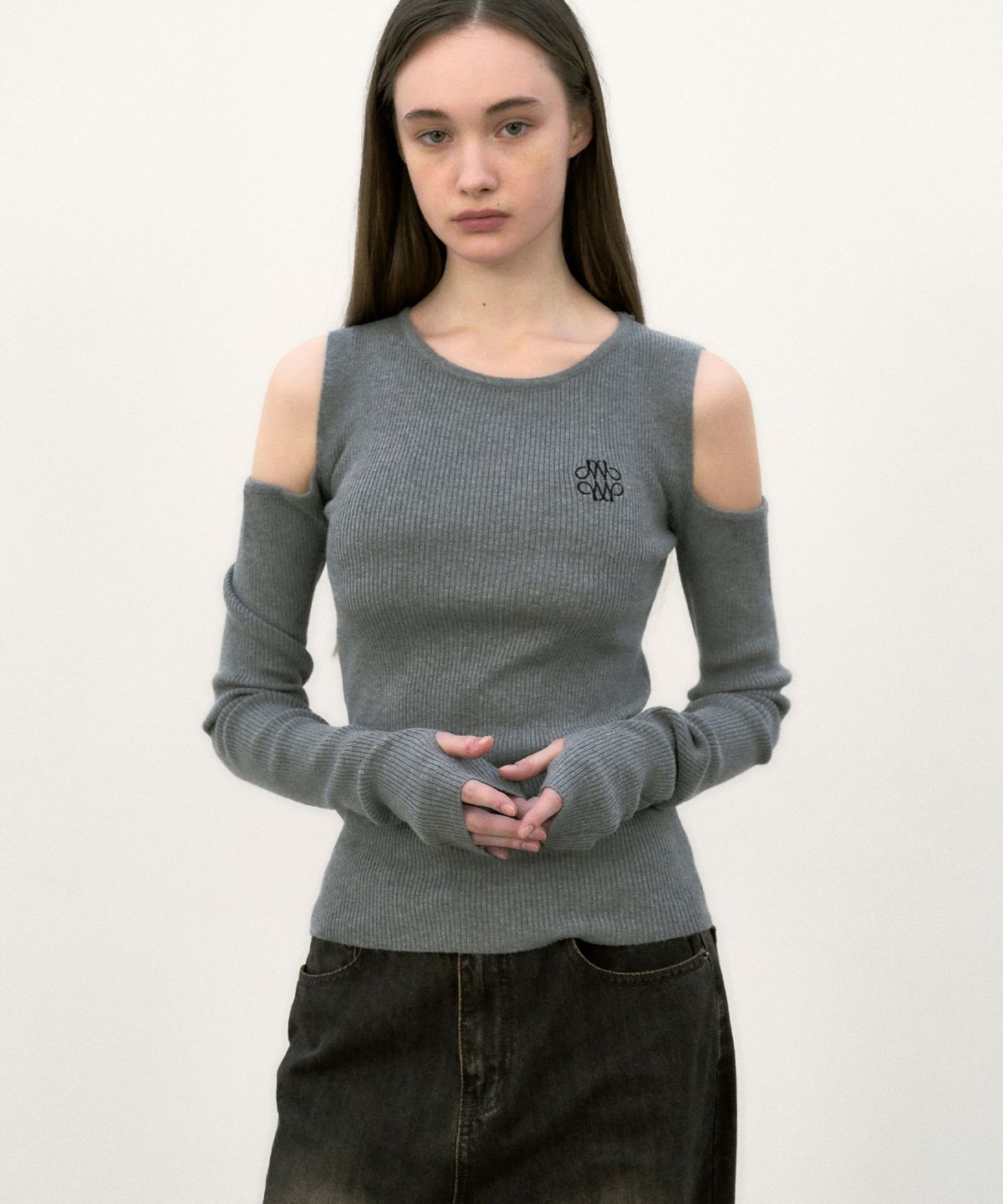 닉앤니콜(NICK&NICOLE) NICOLE WARMER RIBBED OFF SHOULDER KNIT_DEEP GRAY