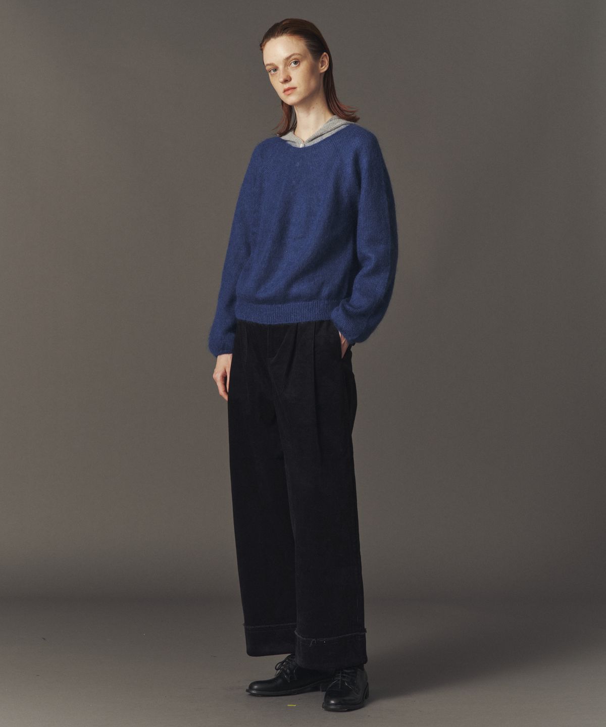 아위(AHWE) CORDUROY TUCKED PANTS_D NAVY