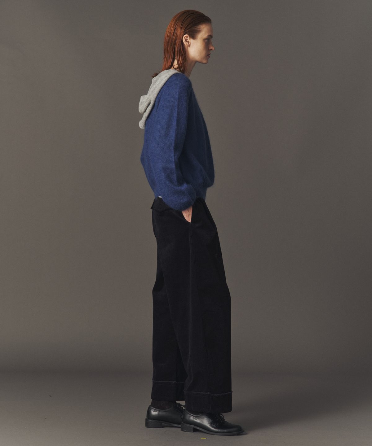 아위(AHWE) CORDUROY TUCKED PANTS_D NAVY