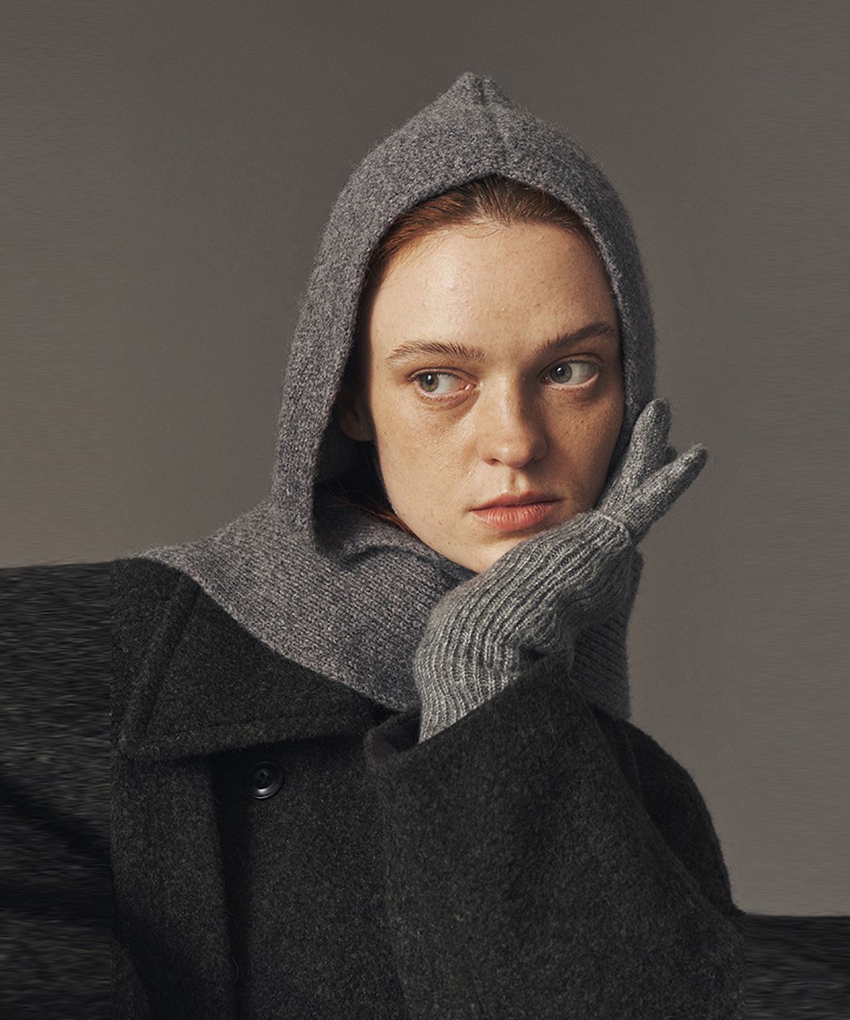 아위(AHWE) WOOL HOODED MUFFLER_MISTY GREY