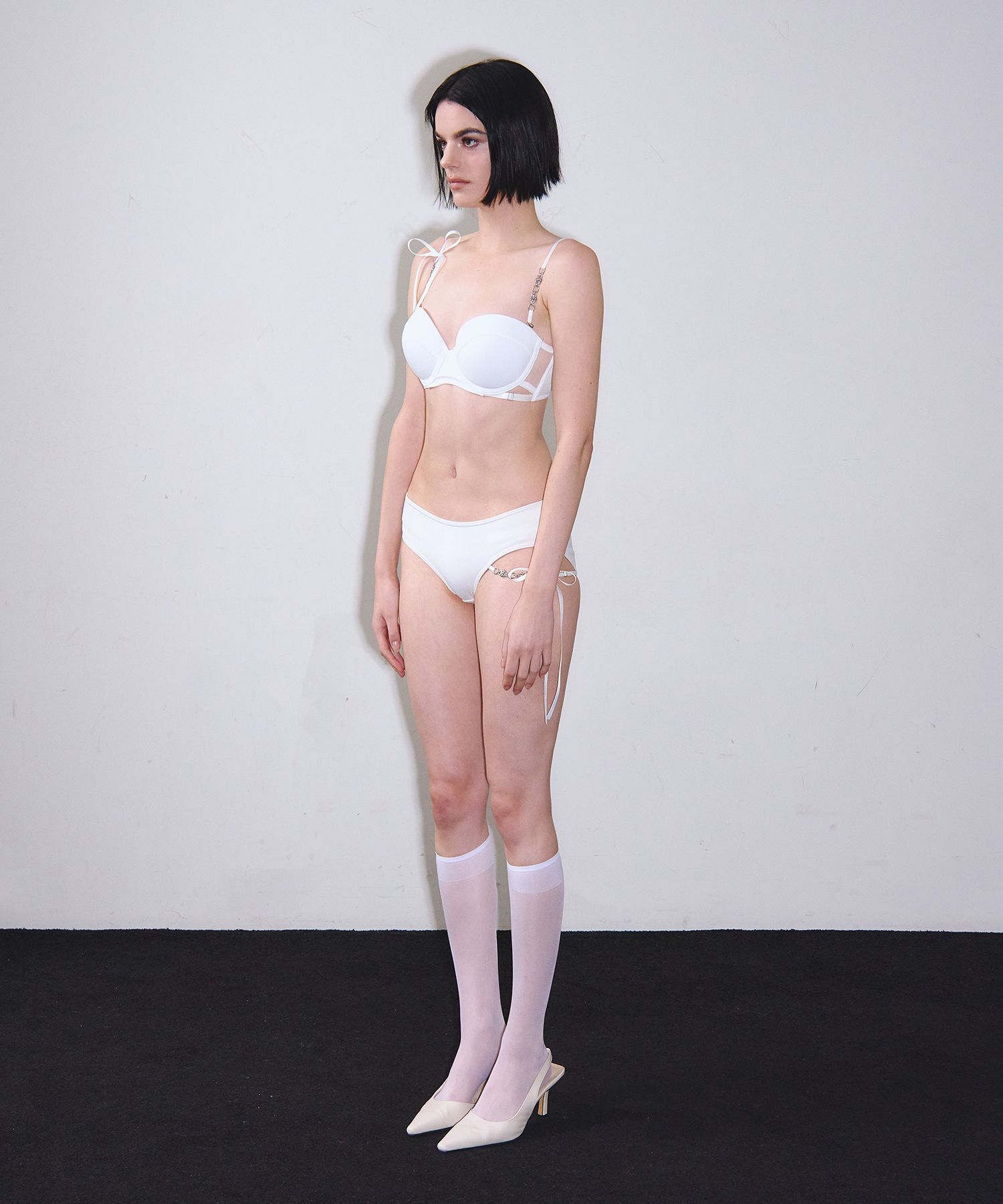 VINAJ ♥ One Side Ribbon Low Bikini Pantie/追跡付 MUSINSA公式 | VINAJ N Chain Ribbon One Side Low Bikini Panty