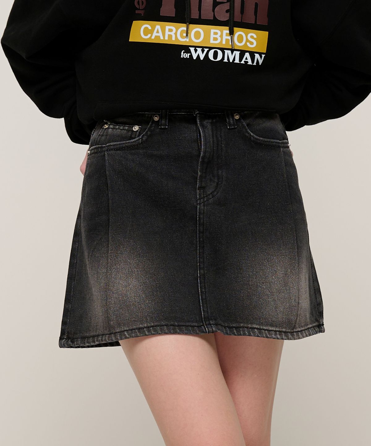 카고브로스 포 우먼(CARGOBROS FOR WOMAN) 벌룬핏 데님 유니크 미니 스커트 (흑청)