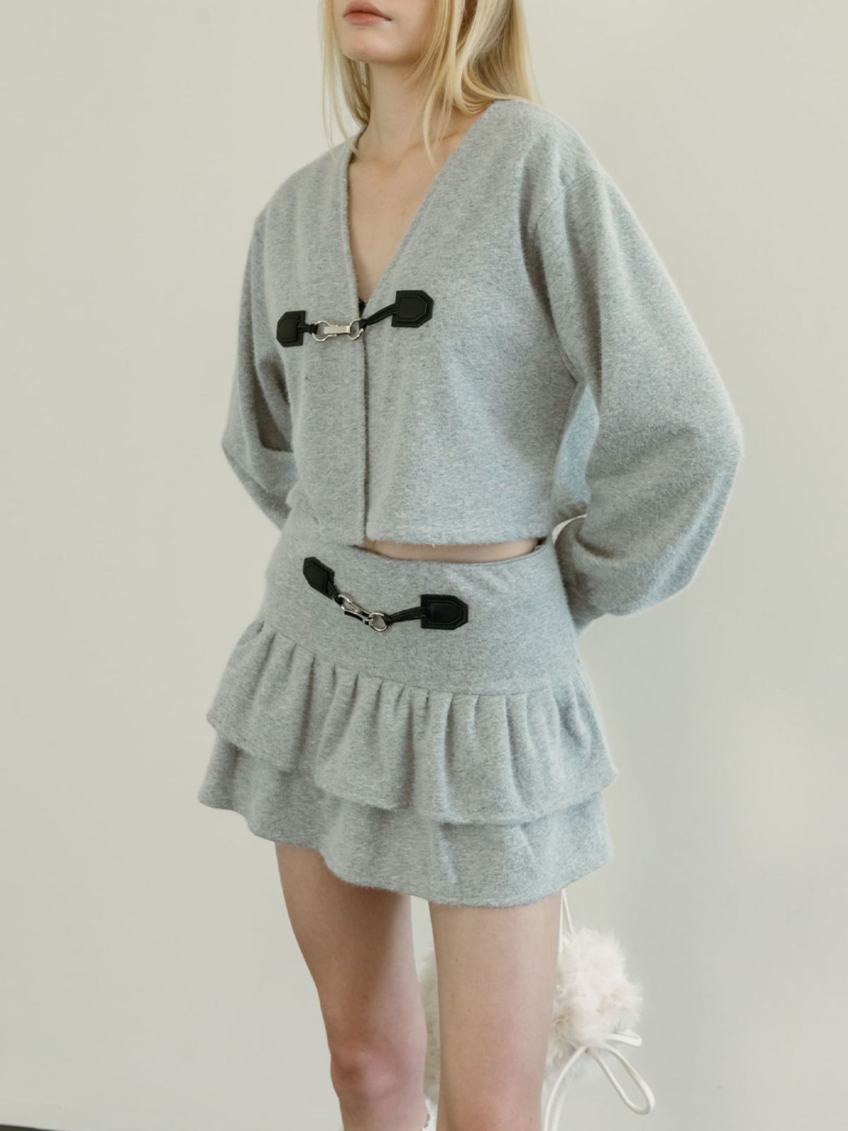 모이페어(MOIFAIRE) BUCKLE SNOWFLAKE CARDIGAN SET / GREY
