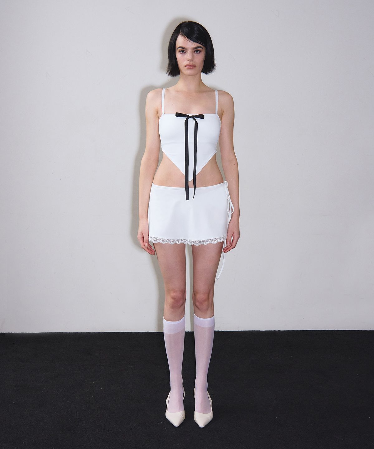 비나제이(VINAJ) 레이스 라인 마이크로 숏 스커트 커버업 (White)