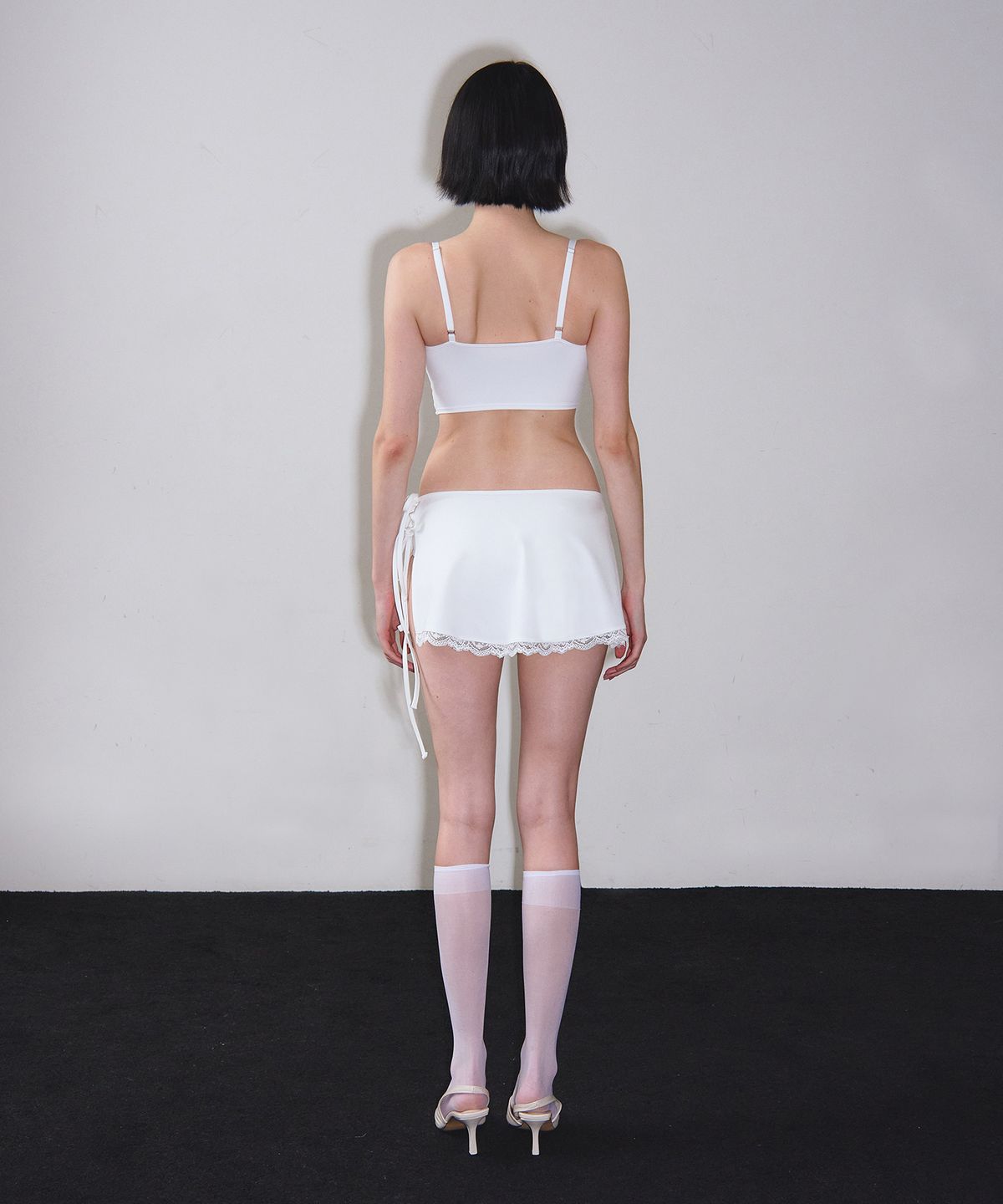 비나제이(VINAJ) 레이스 라인 마이크로 숏 스커트 커버업 (White)