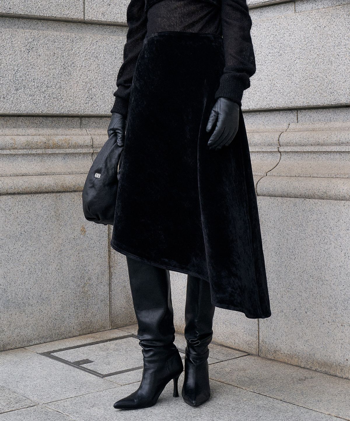 르네제이(RENEJ) Velvet Diagonal Flared Skirt