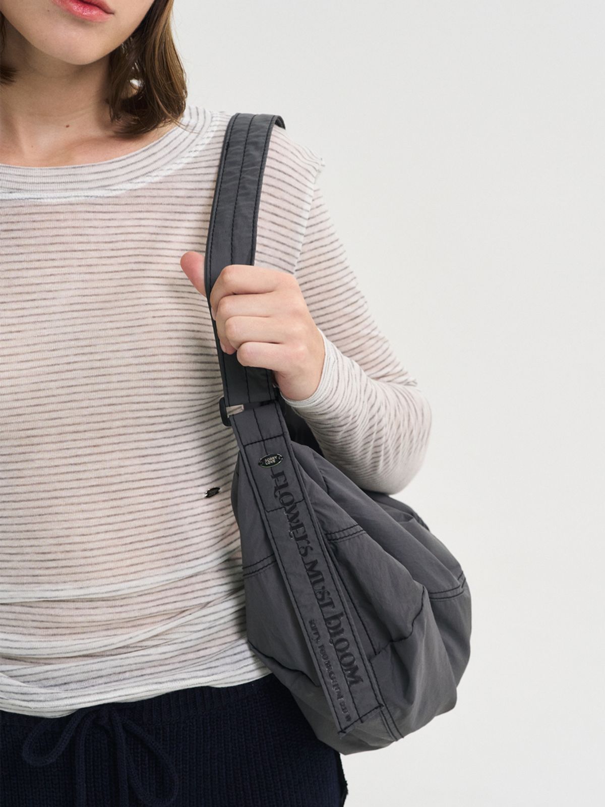 쏘리, 투 머치 러브(SORRY, TOO MUCH LOVE) Duffel Bag_Gray