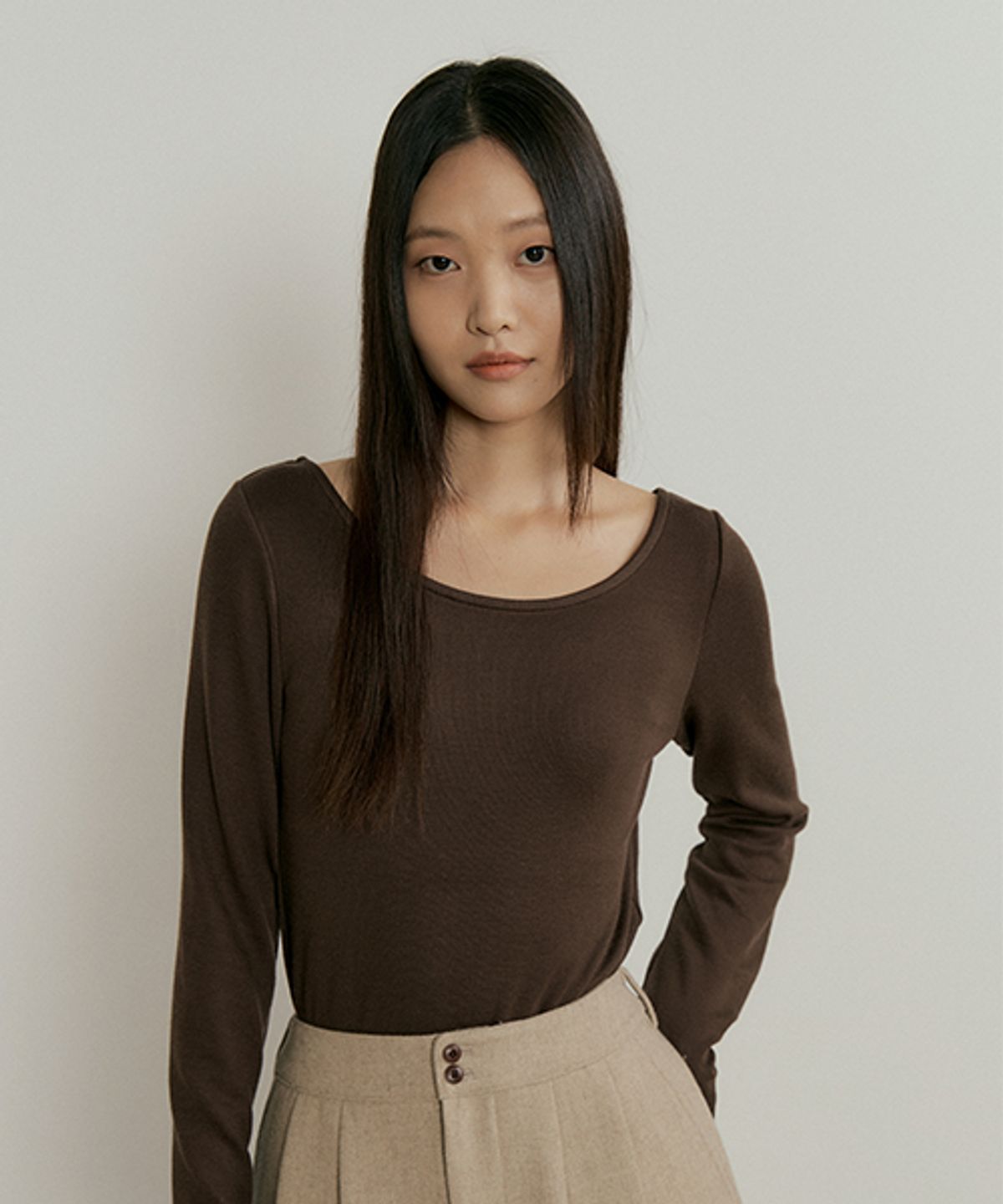 링서울(LINGSEOUL) essential boat neck top-brown