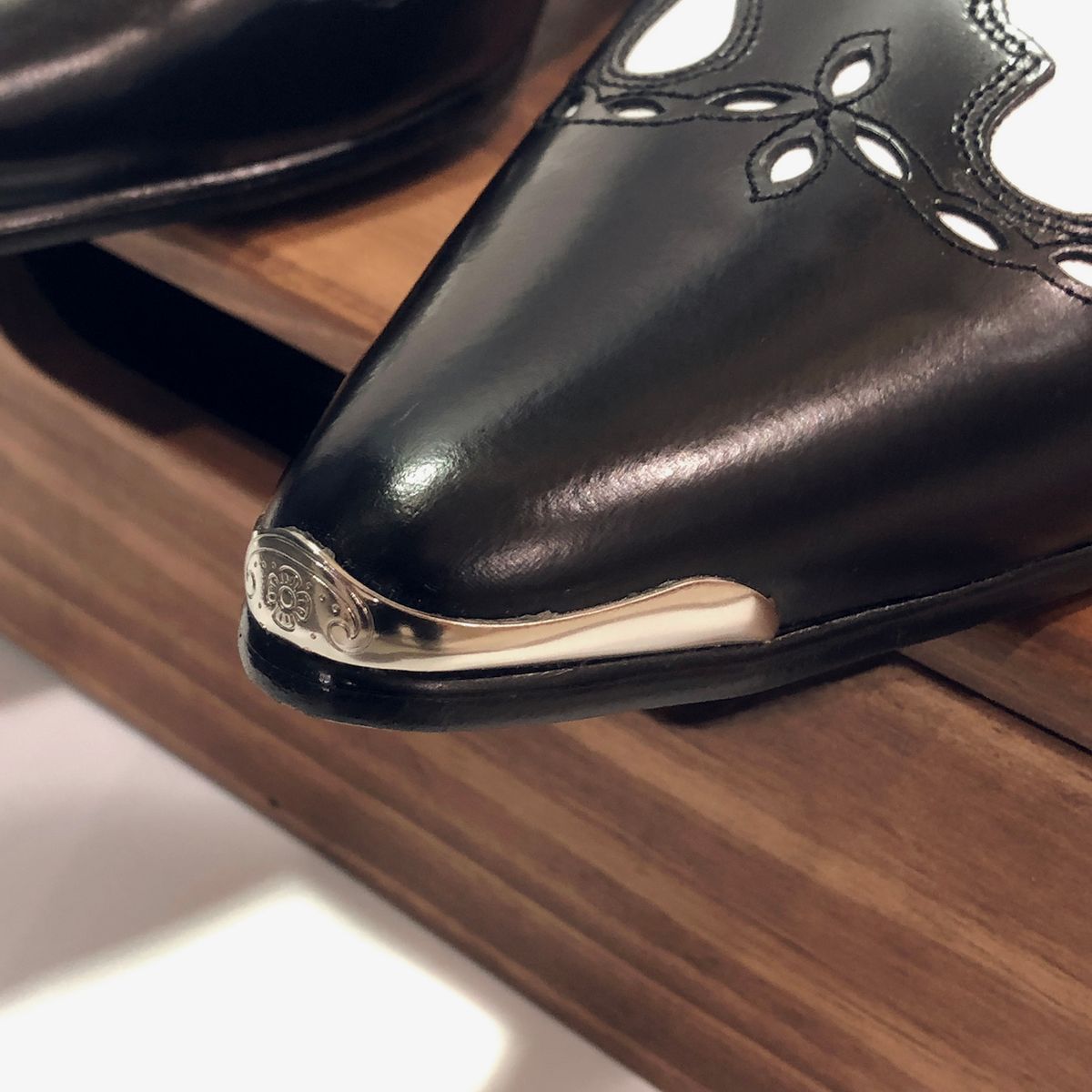조앤슈(JOENSHOE) 카덴차 웨스턴 힐 부츠 블랙화이트 콤비