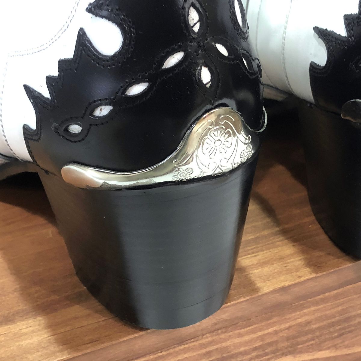 조앤슈(JOENSHOE) 카덴차 웨스턴 힐 부츠 블랙화이트 콤비