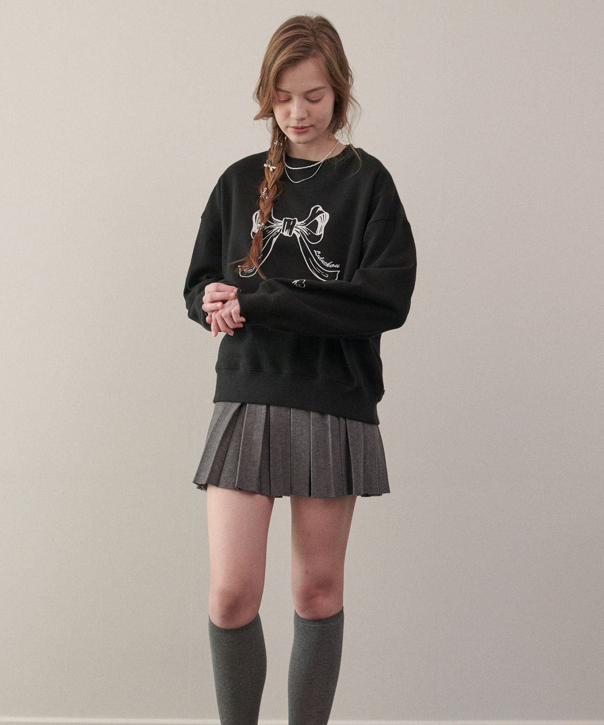 루루슈(LULUCHOU) Ribbon Sweatshirt - BLACK