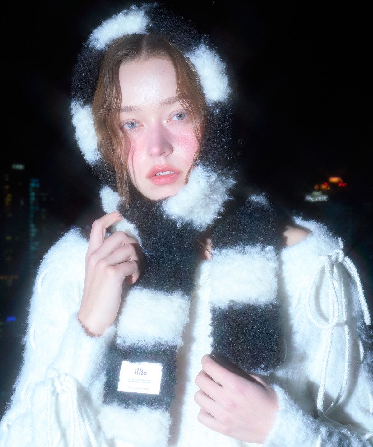 일리오(ILLIO) STRIPE FLUFFY MUFFLER