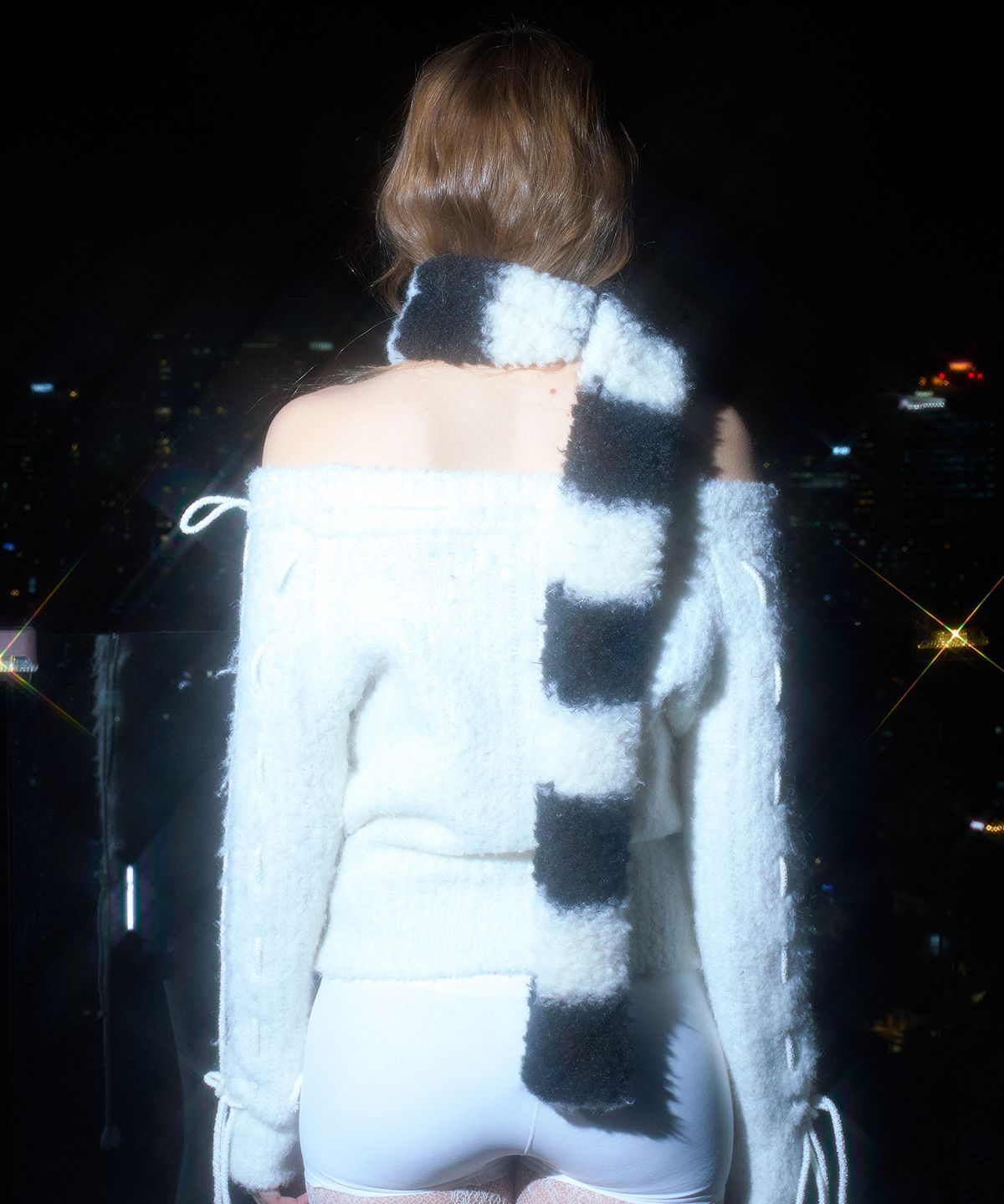 일리오(ILLIO) STRIPE FLUFFY MUFFLER