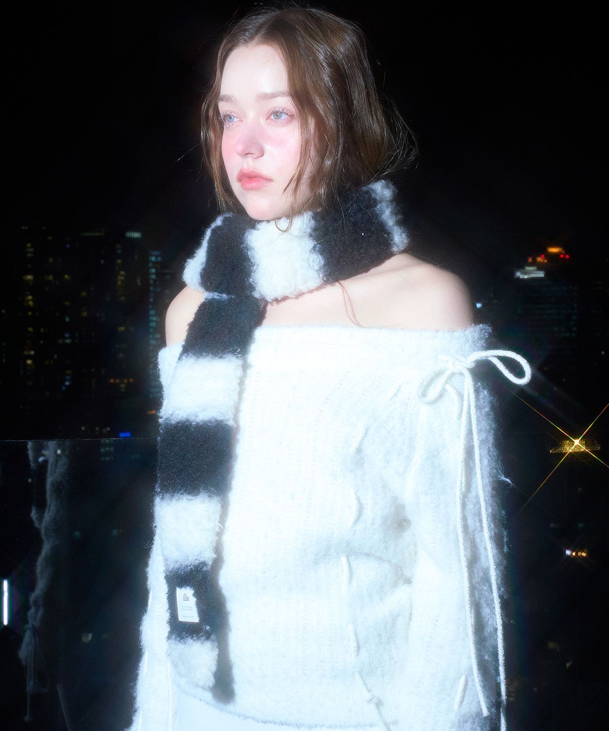 일리오(ILLIO) STRIPE FLUFFY MUFFLER