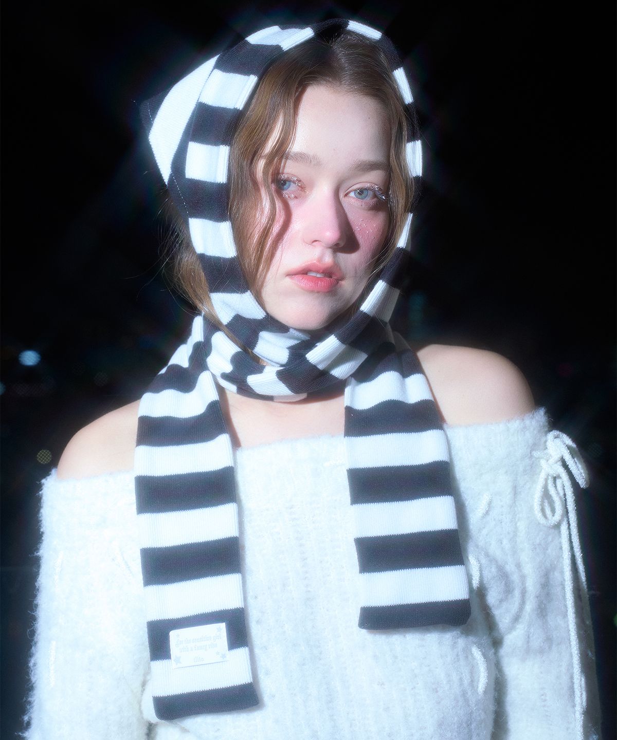 일리오(ILLIO) WHITE&BLACK STRIPE KERCHIEF MUFFLER